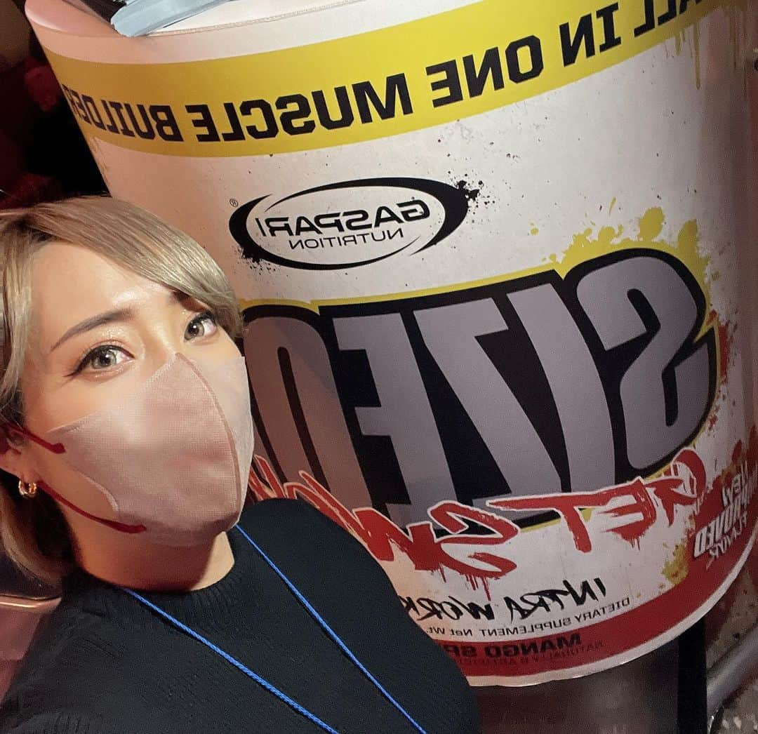 渋谷美穂さんのインスタグラム写真 - (渋谷美穂Instagram)「⛓🧿Gaspari Nutrition 🧿⛓ リッチギャスパリ社長来日✨ 直接お会いすることができてとても幸せ🥹💕 こういう時に英語が流暢に話せたら… といつも思う😅　#英語の勉強するする詐欺 ⁡ うまく伝える事はできませんでしたが、 ギャスパリエリートアスリートとして 選んでいただけた事、そして妊娠後も活動させて もらえている事を本当に感謝しています🥹✨ ⁡ サプリンクス副社長のサム 笑顔で気さくに話しかけてくれてました😆🌈 ぜひまたお会いしたいです🫱🏼‍🫲🏾🌱 ⁡ ⁡ ギャスパリサプリ💊 プロフィールURLへ✈️✨ 10%OFFコード 【MIHO2211】 ⁡ ⁡ #アマチュアオリンピア#ジャパンプロ#ギャスパリ#gaspari#サプリンクス #プロクオリファイ #JAPANPRO#FWJ#Olympia ⁡ ⁡ #妊娠36週#マタトレ#マタニティトレーニング#妊婦#妊娠 #ボディメイク#コンテスト#筋トレ#筋肉#コンテスト#トレーニング#フィギュア#筋トレ女子#フィットネス#減量#腹筋#腹筋女子#abs#fitness#figure#ifbbpro」11月15日 19時36分 - miho_fitness