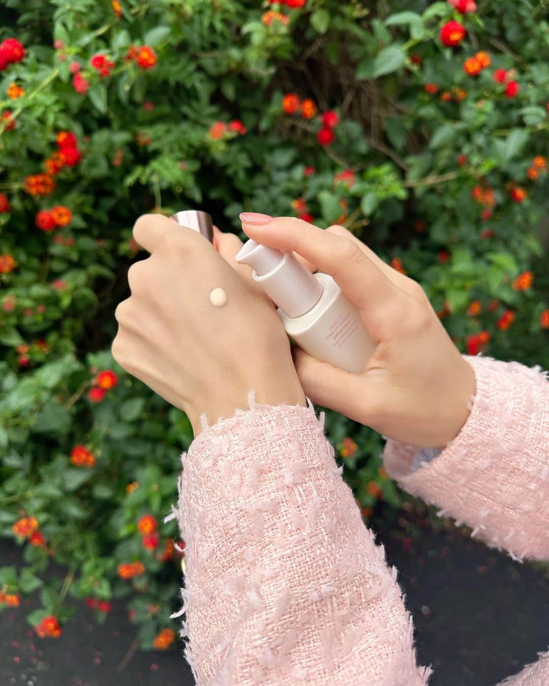 加藤瑠美さんのインスタグラム写真 (加藤瑠美Instagram)「化粧下地だけで生活する毎日 11月に発売されたばかりの TIRTIR_JP_OFFICIAL の マスクフィットトーン