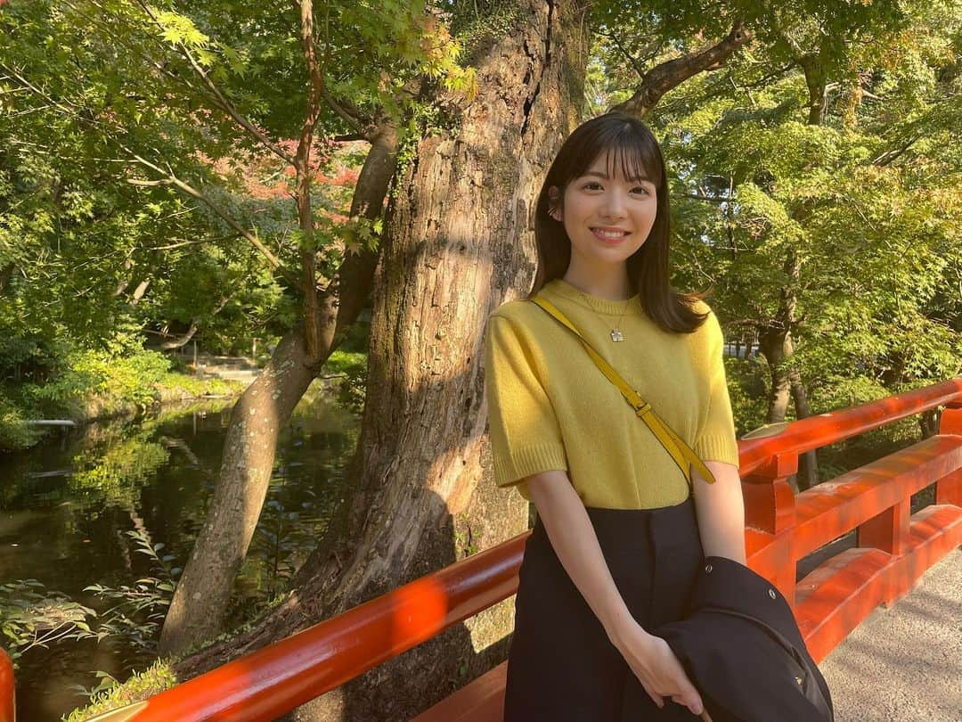 佐藤真知子さんのインスタグラム写真 - (佐藤真知子Instagram)「☀️  都内は、 イチョウの葉がすっかり黄色に色づいていますね☺️  そういえば！この前、 きょんさんとたまたま黄色コーデでお揃いでした💛  秋の空気がおいしかったなぁ😌  #きょんさんがいっぱい撮ってくれました #ぺこり」11月15日 20時36分 - machiko.sato09