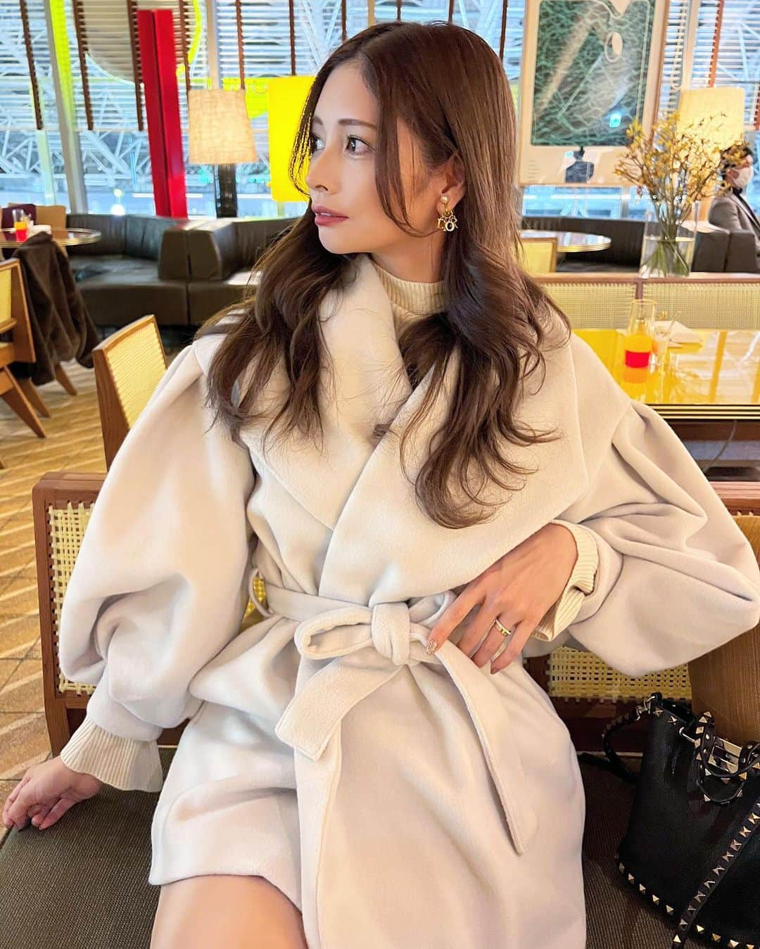 得あゆさんのインスタグラム写真 - (得あゆInstagram)「このコート可愛すぎない？激安だったよ？ @grl_official 様✨✨✨  プチプラのコート買った理由は………… 👦🏻のせいで絶対に汚れるから！！！！！笑 本当に可愛くて高見えで 汚れる心配しないで着られる！笑 優秀です✨🥰 ・ ・ ・ ・ ・ ・ ・ ・ ・ ・ ・ ・ ・ ・ ・ ・ ・ ・ ・ #grl購入品#grl#grlコーデ#グレイル#グレイル購入品#グレイルコーデ#プチプラコーデ#プチプラファッション#コート#bills#bills大阪#パンケーキ#パンケーキカフェ#pancake#ビルズ#大阪グルメ#大阪カフェ#大阪ランチ#大阪ディナー#ルクア大阪#グランフロント#梅田#梅田ランチ#梅田グルメ#梅田カフェ#梅田スイーツ#女子会#アラサー女子#食べ歩き#リコッタパンケーキ」11月15日 20時48分 - tokuayu819