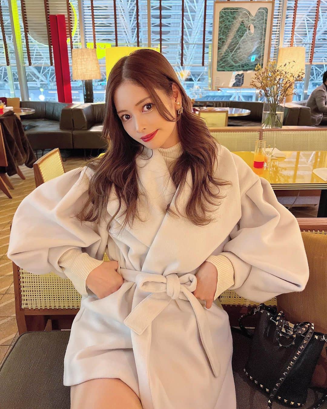 得あゆさんのインスタグラム写真 - (得あゆInstagram)「このコート可愛すぎない？激安だったよ？ @grl_official 様✨✨✨  プチプラのコート買った理由は………… 👦🏻のせいで絶対に汚れるから！！！！！笑 本当に可愛くて高見えで 汚れる心配しないで着られる！笑 優秀です✨🥰 ・ ・ ・ ・ ・ ・ ・ ・ ・ ・ ・ ・ ・ ・ ・ ・ ・ ・ ・ #grl購入品#grl#grlコーデ#グレイル#グレイル購入品#グレイルコーデ#プチプラコーデ#プチプラファッション#コート#bills#bills大阪#パンケーキ#パンケーキカフェ#pancake#ビルズ#大阪グルメ#大阪カフェ#大阪ランチ#大阪ディナー#ルクア大阪#グランフロント#梅田#梅田ランチ#梅田グルメ#梅田カフェ#梅田スイーツ#女子会#アラサー女子#食べ歩き#リコッタパンケーキ」11月15日 20時48分 - tokuayu819