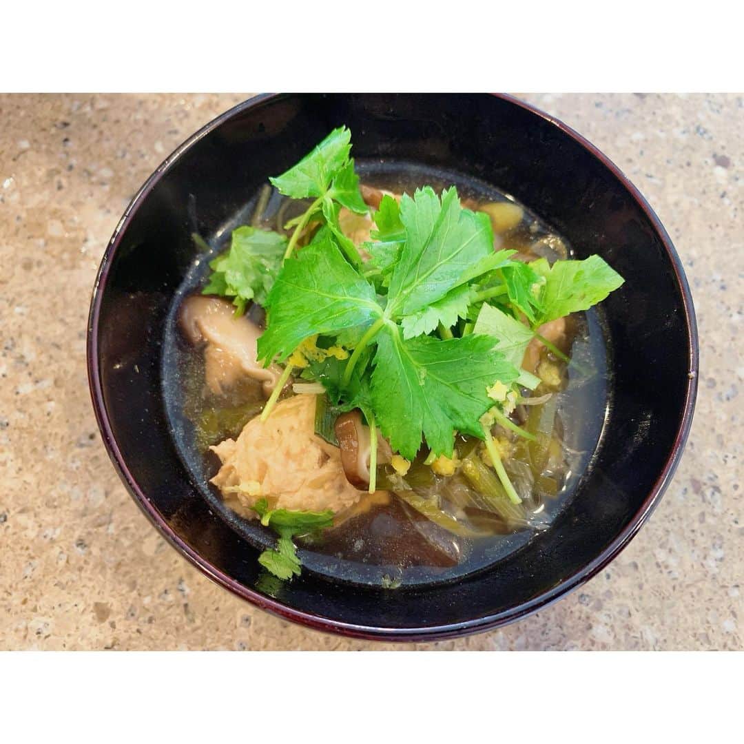 内田嶺衣奈さんのインスタグラム写真 - (内田嶺衣奈Instagram)「おはようございます☀  This is me. 【ENJOY COOKING】が公開されました🍳✨  今回は趣味の料理についてお話ししています。  そして、大好きなレシピを２つ紹介しています！  自宅での調理風景も…🫣！ とてもオススメのレシピなので是非つくって頂けたら嬉しいです〜☺️✨  #Thisisme #ENJOY #COOKING #YouTube #フジアナチャンネル」11月16日 9時07分 - reina.uchida