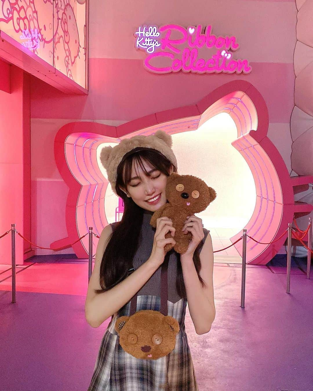 原かれんさんのインスタグラム写真 - (原かれんInstagram)「᯽ 🧸💕🧸💕 . . . . 🎪universal studios JAPAN (USJ) @universal_studios_japan  . . . . . . . #usjぴろぴろバウンド  #原かれん #かれんたん  #idol  #ユニバ #ユニバコーデ #ユニバカチューシャ #ユニバーサルスタジオジャパン #usjファン #ティムコーデ #dazzlin #dazzlinコーデ #ダズリン #ダズリンコーデ #ootd  #유니버셜스튜디오 #秋コーデ #秋服コーデ #今日のコーデ #ぴろコーデ  #01 #usj #usjフォトスポット #ユニバ写真部 #ユニバ好きと繋がりたい  #女子力委員長 #ミニオン #ミニオンコーデ」11月16日 18時23分 - karen_hara315