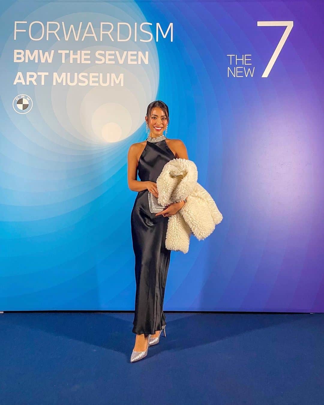SÜMIREさんのインスタグラム写真 - (SÜMIREInstagram)「. BMW THE SEVEN ART MUSEUM . 昨日国立新美術館で行われたBMW 7シリーズの ローンチパーティへ🥂 ラグジュアリーモデルにふさわしい 素晴らしい空間だった✨ . #BMW #FORWARDISM #THESEVEN #THENEW7」11月16日 18時52分 - 12_sumiregram_26