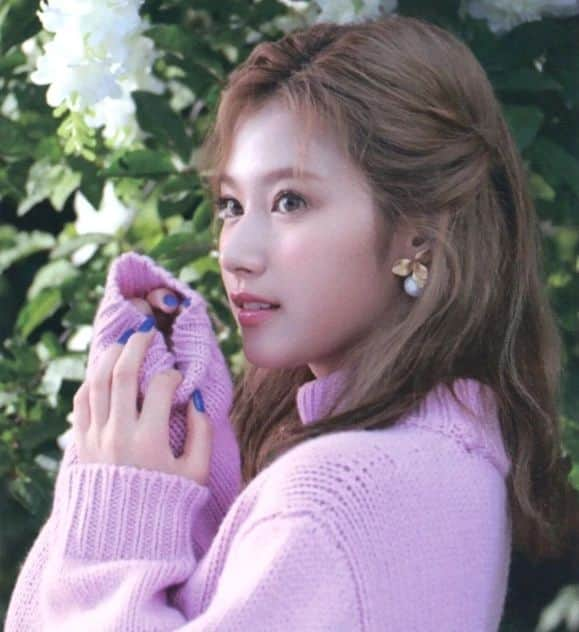 サナさんのインスタグラム写真 - (サナInstagram)「ONCE UPON A TIME #8 ーーーーーーーーーー Follow > @sana.twice.kr < . @m.by__sana @twicetagram #TWICE#트와이스#ONCE#Sana#사나 #Nayeon#나연#Jeongyeon#정연#Momo#모모#Jihyo#지효#Mina#미나#Dahyun#다현#Chaeyoung#채영#Tzuyu#쯔위」11月16日 19時03分 - sana.twice.kr