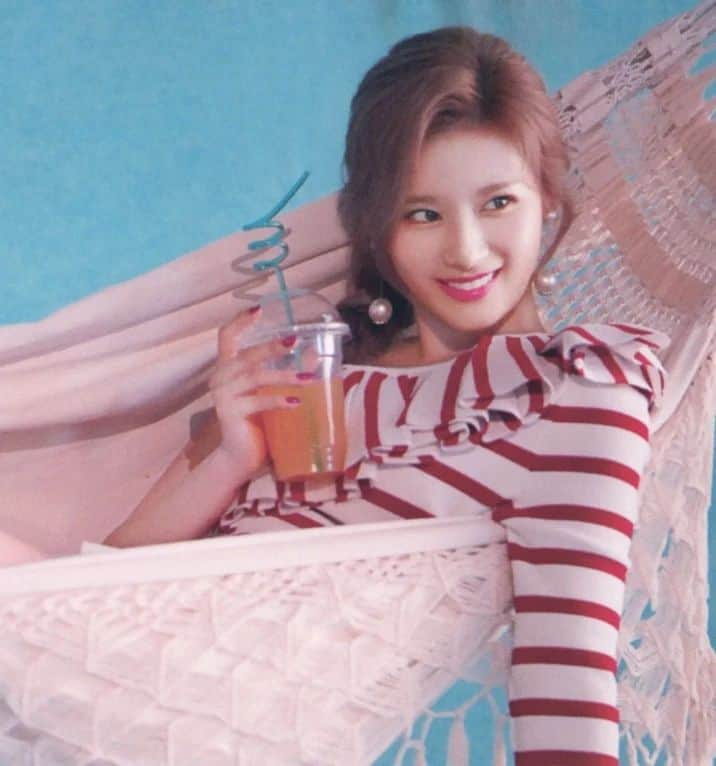 サナさんのインスタグラム写真 - (サナInstagram)「ONCE UPON A TIME #8 ーーーーーーーーーー Follow > @sana.twice.kr < . @m.by__sana @twicetagram #TWICE#트와이스#ONCE#Sana#사나 #Nayeon#나연#Jeongyeon#정연#Momo#모모#Jihyo#지효#Mina#미나#Dahyun#다현#Chaeyoung#채영#Tzuyu#쯔위」11月16日 19時03分 - sana.twice.kr