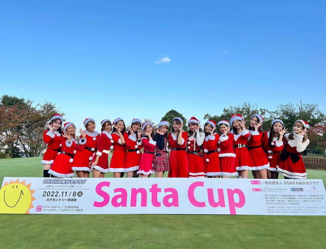 とくさきさんのインスタグラム写真 - (とくさきInstagram)「先週開催されたチャリティーコンペ【SANTA CUP】🎅❤️ . チャリティーの収益の一部が病気で入院している子どもたちのクリスマスプレゼントになるというめちゃくちゃ素敵な取り組みなんです✨🥺 . 実はランのイベントもあって、 11月27日（土）@大阪 12月3日（土）@東京 でサンタランがあるので、気になった方は是非参加してみてください🥺！  東京は駒澤オリンピック公園で開催されます🤶🏃 . 少しでも多くの子どもたちにプレゼント届くといいな🎁🥺  @great.santa.run_tokyo @osaka_great_santa_run  #サンタカップ#サンタラン#チャリティー#ゴルフ#ゴルフ女子#golf#golfgirl#golfswing#ゴルフスイング#sports#スポーツ#スポーツ女子#골프#골프여자#尔夫球#高尔夫#ゴルフウェア#golfwear」11月16日 20時03分 - tokusaki_golf