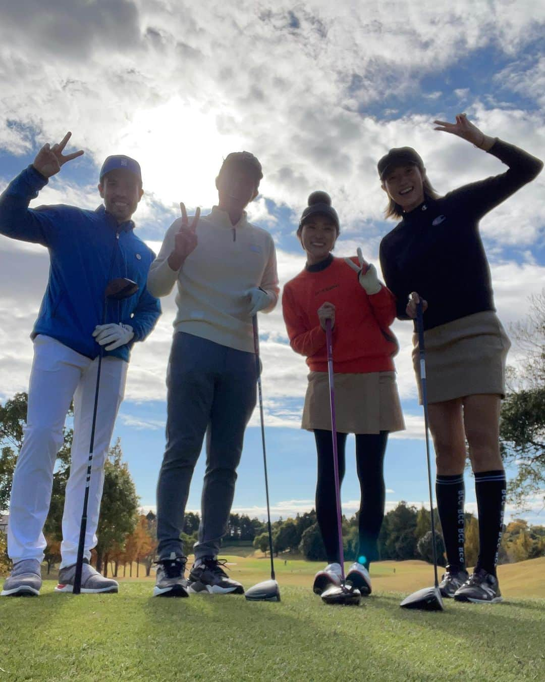 狩野舞子さんのインスタグラム写真 - (狩野舞子Instagram)「・ この前のエンジョイゴルフ⛳️ せっかくカメラセットして全身撮ったのに逆光すぎて全然 誰か分かんないよね〜笑  乃蒼ちゃんのやればできる💪ポーズ と 突然ゴルフ場に現れたスフィンクス🗿笑  なんかハプニングがあったようななかったような気もするけど、快晴ゴルフ楽しかったです\( ˆoˆ )/ ・ #golf #ゴルフ #福西崇史 #土井レミイ杏利  #レミたん #岩本乃蒼  #狩野舞子 #noppomaikogolf #やればできる #スフィンクス」11月16日 21時05分 - kanochan715