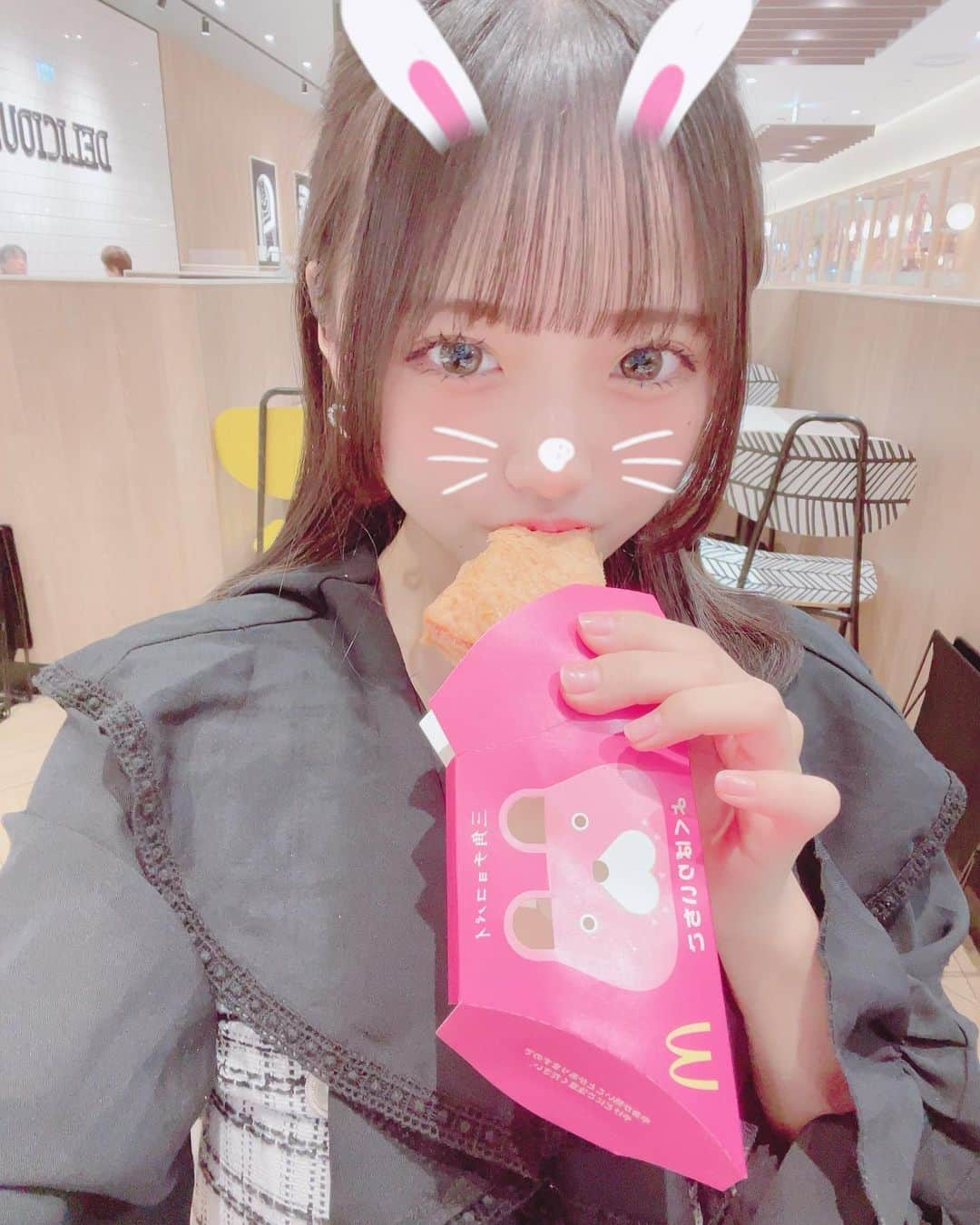 まほこさんのインスタグラム写真 - (まほこInstagram)「三角チョコパイのいちご食べた？🍓   #三角チョコパイ  #よくばりいちご #07  #中3  #めるぷち」11月16日 22時00分 - mahoko.0918