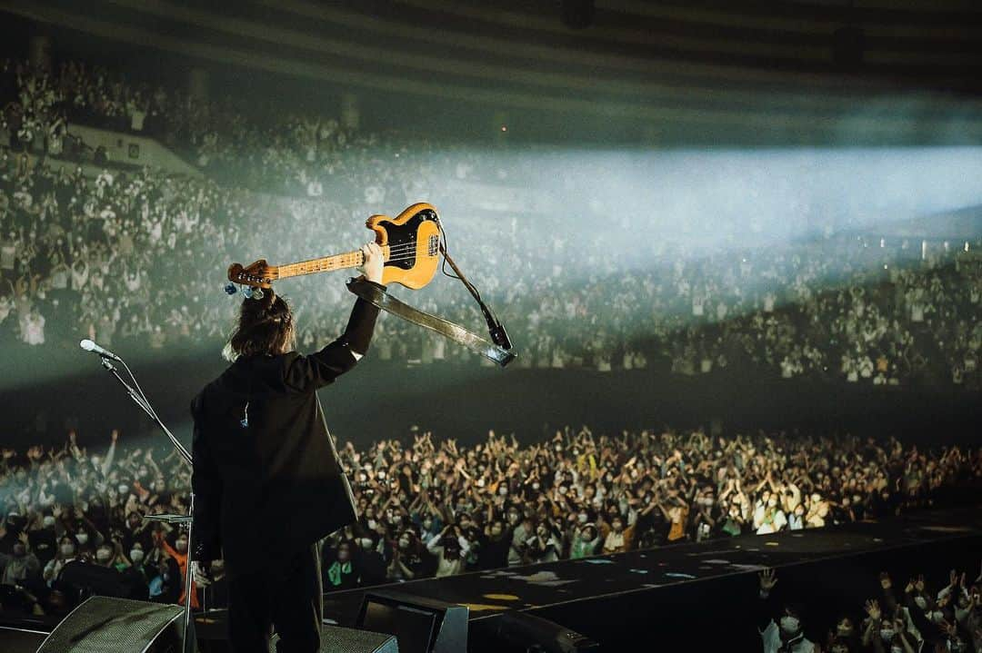 [ALEXANDROS]さんのインスタグラム写真 - ([ALEXANDROS]Instagram)「大阪城ホールDAY1 久々の大阪、最高でした！  また明日も素敵な景色が見れるといいですね！  にーやん  #Alexandros  #butwaitcats  #butwaitarena」11月16日 22時32分 - alexandros_official_insta