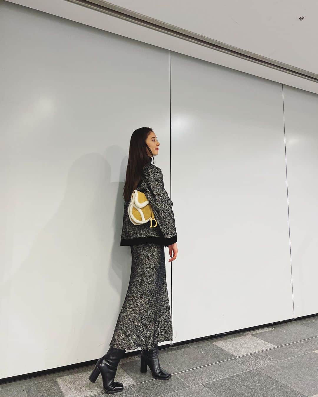 新木優子さんのインスタグラム写真 - (新木優子Instagram)「私服  jacket & skirt : @oshimarei  shoes : @amerivintage  bag : @dior」11月16日 23時41分 - yuuuuukko_