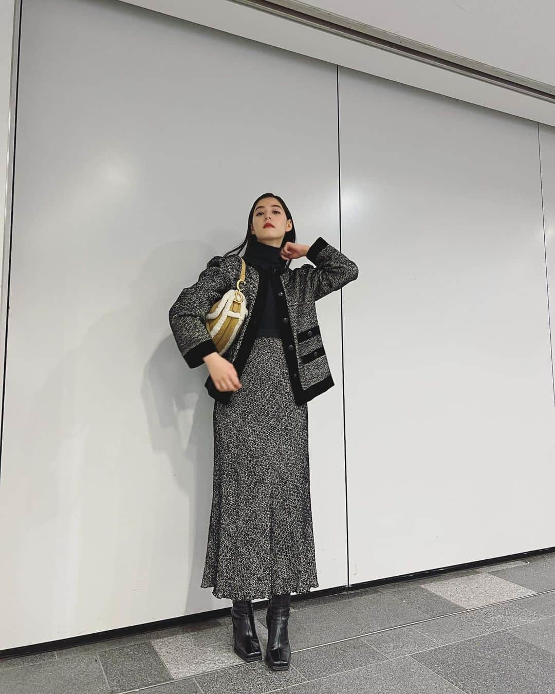 新木優子さんのインスタグラム写真 - (新木優子Instagram)「私服  jacket & skirt : @oshimarei  shoes : @amerivintage  bag : @dior」11月16日 23時41分 - yuuuuukko_