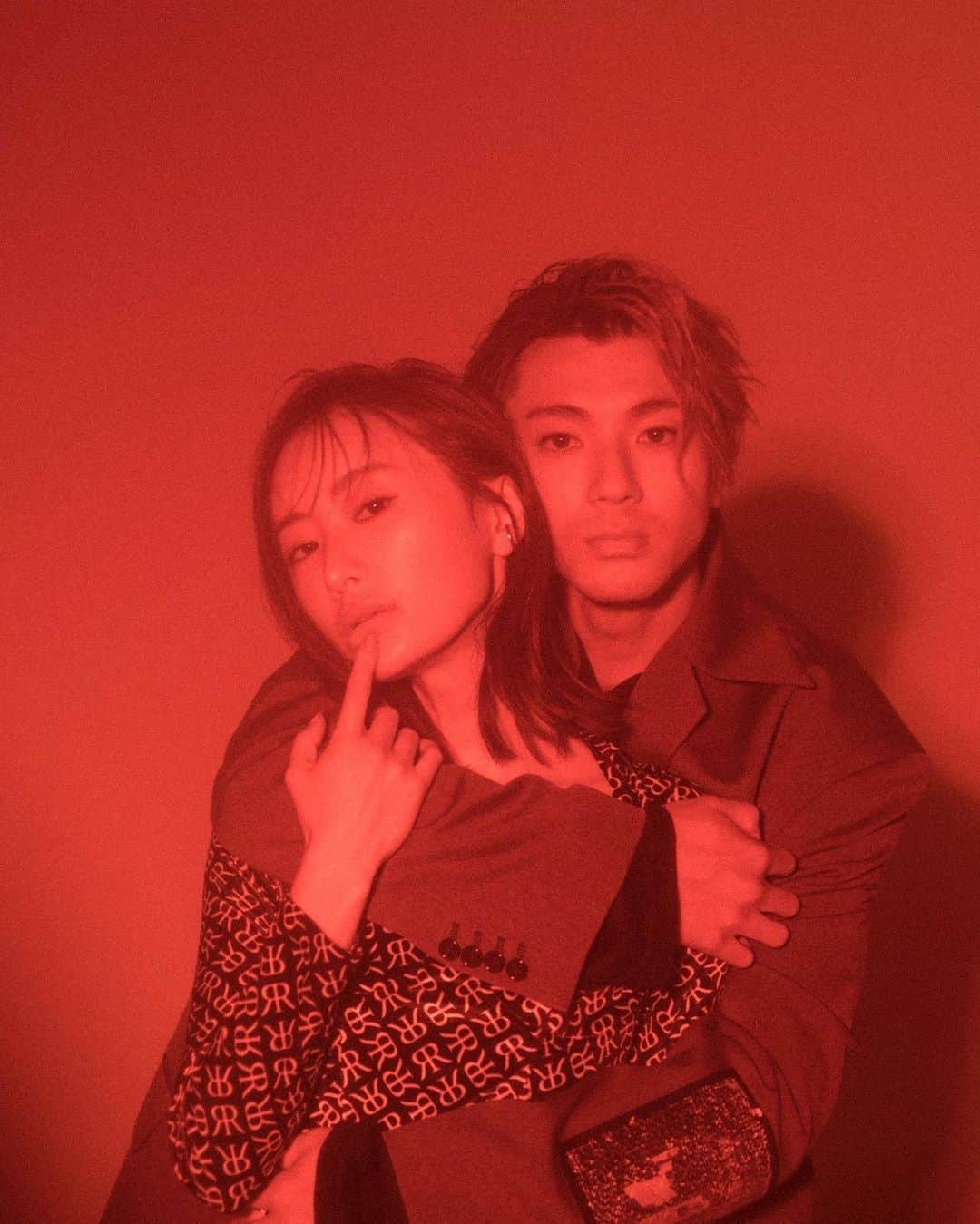 松本まりかさんのインスタグラム写真 - (松本まりかInstagram)「🥀 #キネマ旬報NEXT Vol.46   #夜鳥たちが啼く  #明日完成披露試写会 with #山田裕貴 @00_yuki_y  （山田さんは撮影中もようふざけます）  Photo @ahlumkim  Styling @yurikaden  Hairmake @rei_fukuoka   沢山の媒体さんに取材していただいた 素敵なグラビア&インタビュー これから続々発売公開されます 待っててね❤︎  とりあえず東京着きました ついに明日だ…！ どんなことを皆さん感じるのだろう..よろしくお願いします」11月16日 23時59分 - marika_matsumoto