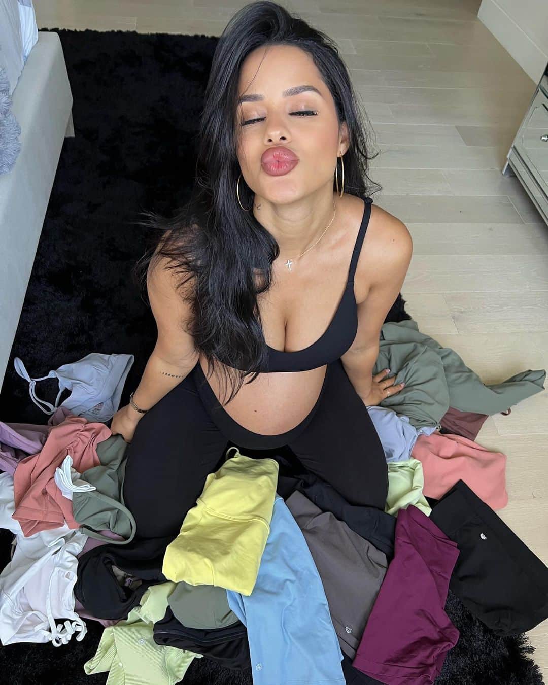 Katya Elise Henryさんのインスタグラム写真 - (Katya Elise HenryInstagram)「Want to snag the best WBK Fit deals before everyone else? Head on over to @wbkfit and click the link in our bio join our VIP list and get your hands on WBK FIT's Black Friday sale 24 hours early! 🫶🏽」11月17日 4時26分 - katyaelisehenry
