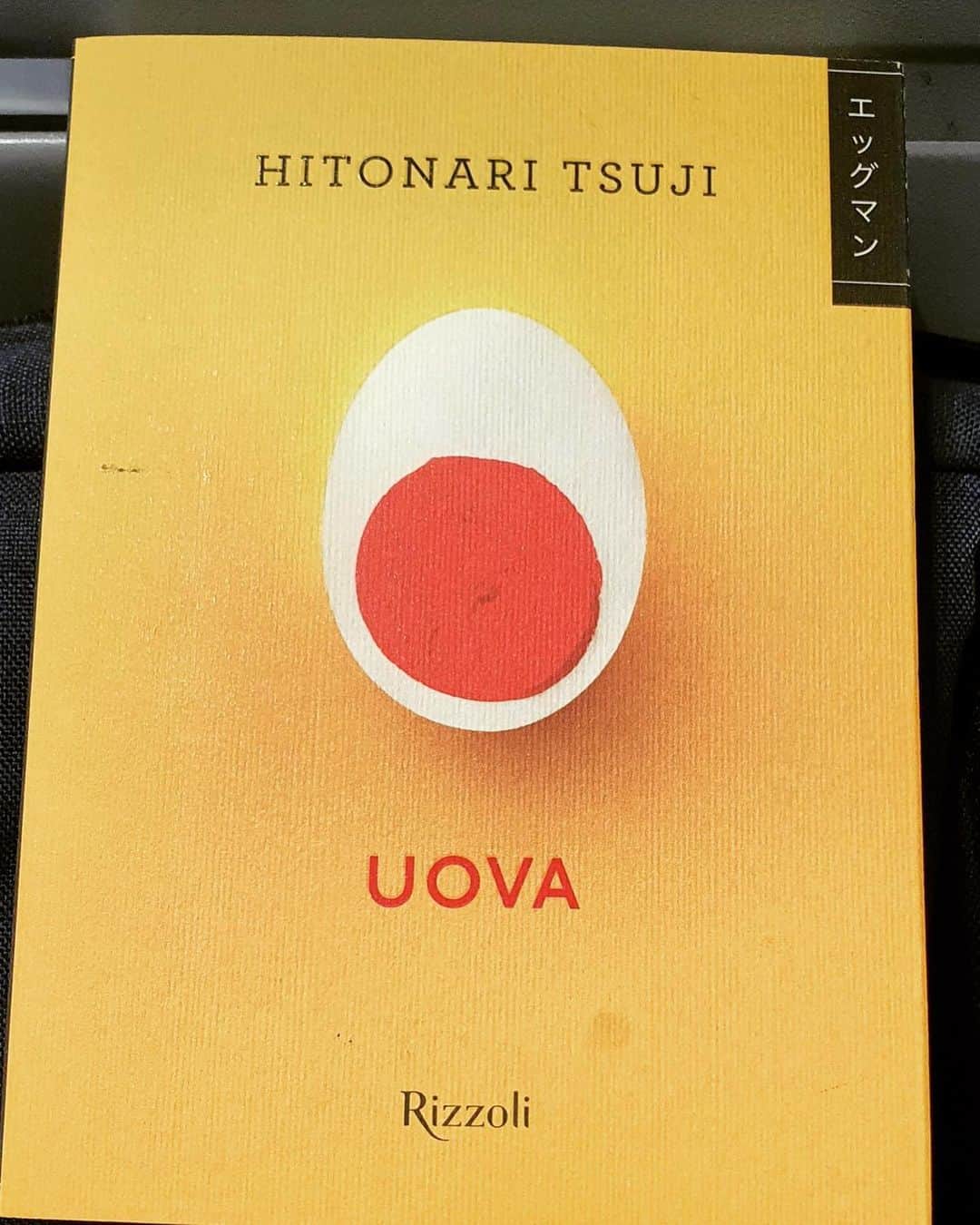 辻仁成さんのインスタグラム写真 - (辻仁成Instagram)「イタリアで出版されました！ 卵にまつわる料理小説集、エッグマン！ イタリア在住🇮🇹の皆さん、ぜひ。  詳しくは、JINSEI STORIES 滞日日記「映画がついに完成！父ちゃんの手を離れた。中洲のこども」でね。  卵、だいすき。」11月17日 9時18分 - tsujihitonari