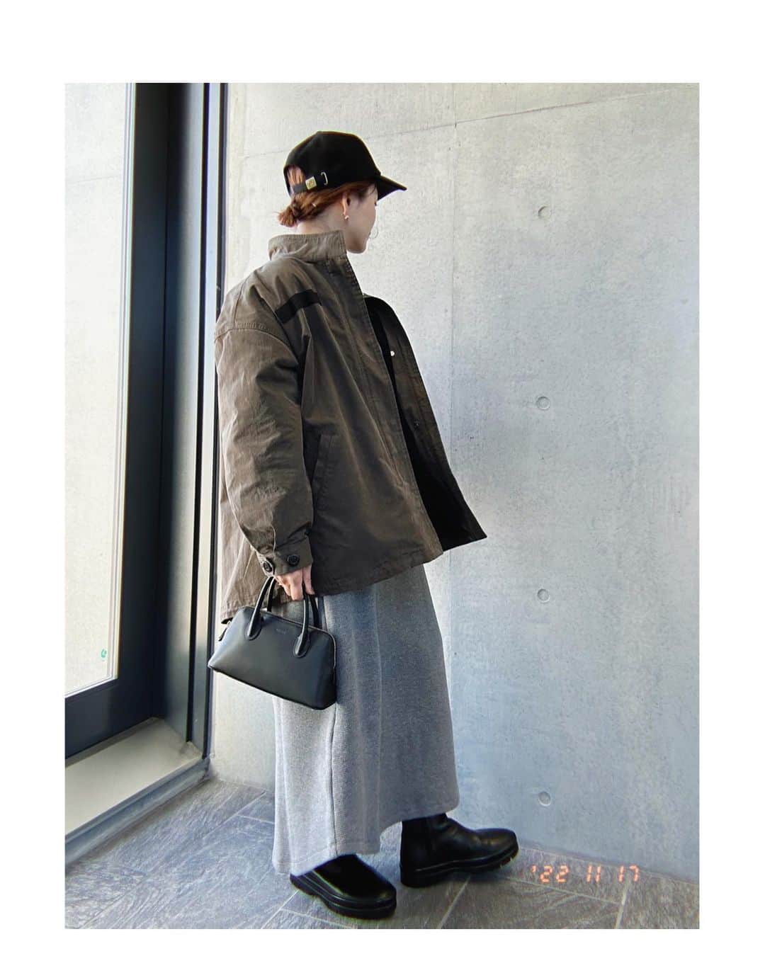高山直子さんのインスタグラム写真 - (高山直子Instagram)「🖤🤍 動きやすく大活躍のワンピとコート。  #きょうのふく」11月17日 12時41分 - nao_70koro