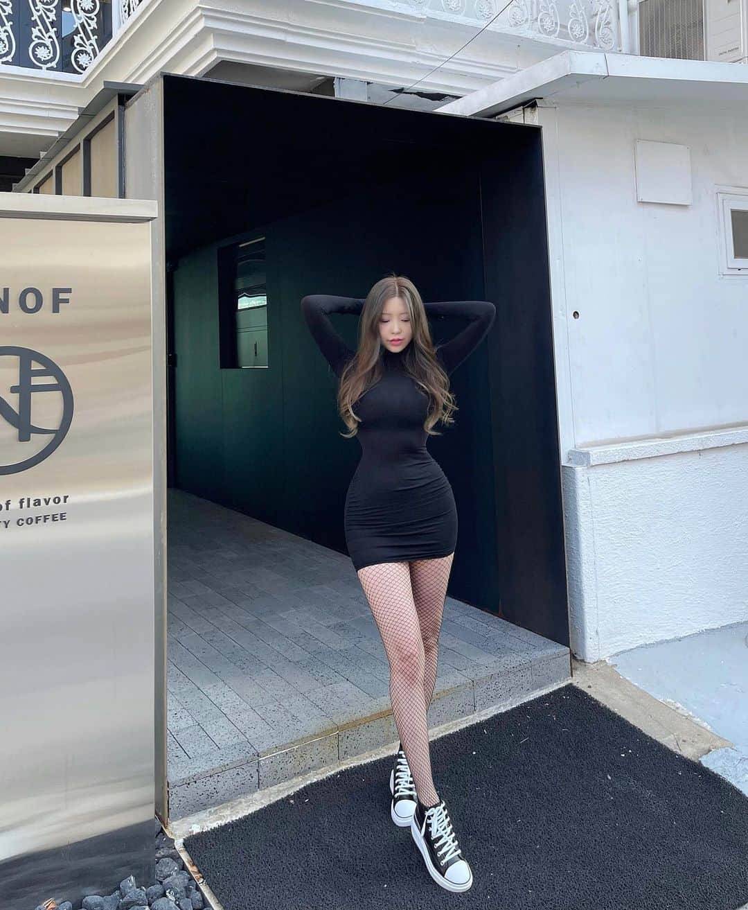 Choi Somiさんのインスタグラム写真 - (Choi SomiInstagram)「⠀⠀⠀⠀  #글랜더 #glander  애정하는 스니커즈 브랜드 𝗣-𝟯𝟭의 #단순선물 키가 커도 비율을 위해 5.5cm 높은 굽은 포기할 수 없지 ☻」11月17日 13時32分 - cxxsomi