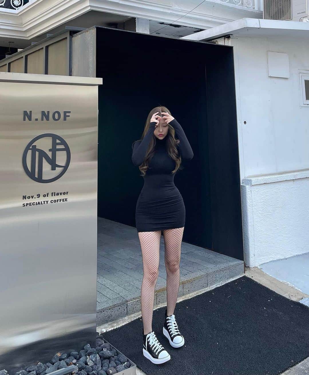 Choi Somiさんのインスタグラム写真 - (Choi SomiInstagram)「⠀⠀⠀⠀  #글랜더 #glander  애정하는 스니커즈 브랜드 𝗣-𝟯𝟭의 #단순선물 키가 커도 비율을 위해 5.5cm 높은 굽은 포기할 수 없지 ☻」11月17日 13時32分 - cxxsomi