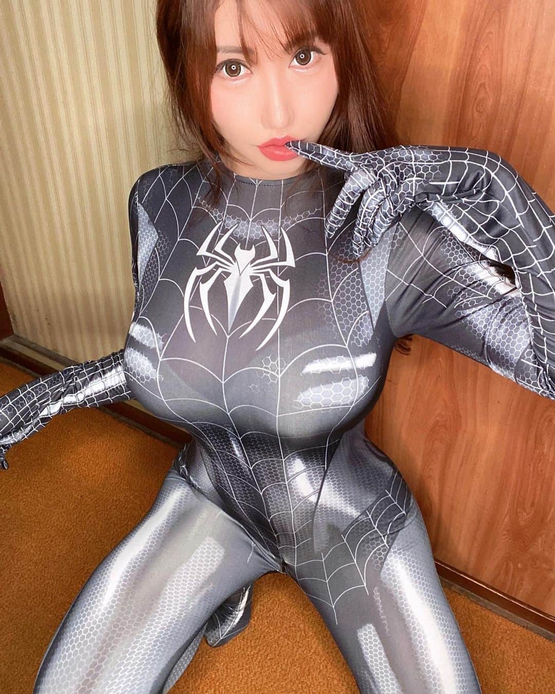 小町ねねさんのインスタグラム写真 - (小町ねねInstagram)「マーベルで誰が一番好き？  #cosplay #cosplaygirl #spiderman #spidergwen #bodysuit  #スパイダーマン #コスプレ #インスタグラビア #ootdfashion #marvelcosplay」11月17日 14時22分 - comacomachi3