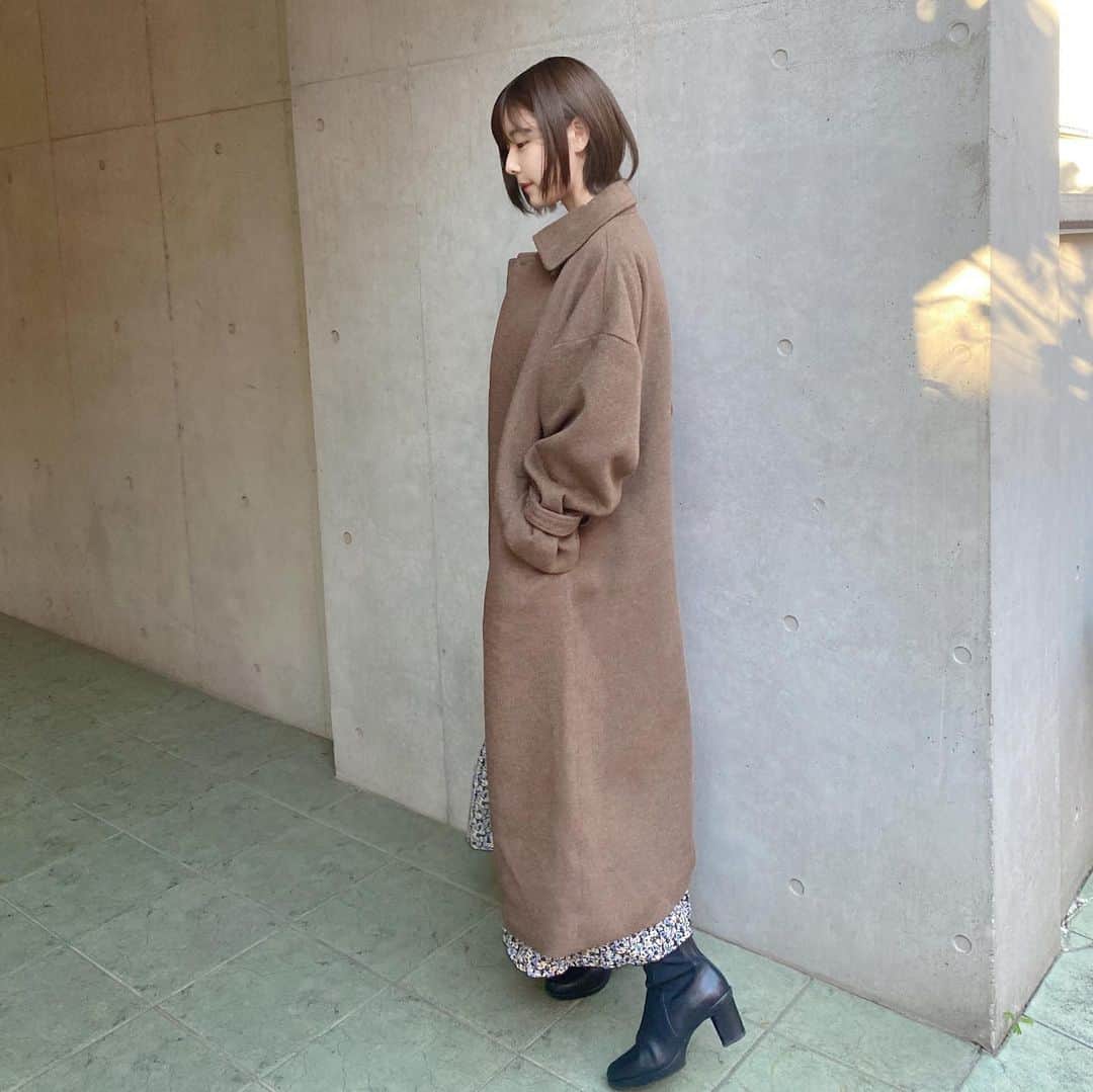 有村藍里さんのインスタグラム写真 - (有村藍里Instagram)「🧸 寒いので暖かくしようね。  @rosebleue_storeのワンピに @murua_officialの今年のコートを合わせてみました。 #murua #murua2022aw #pr #murua_snap #ダブルステンカラーコート」11月17日 14時39分 - arimuraairi