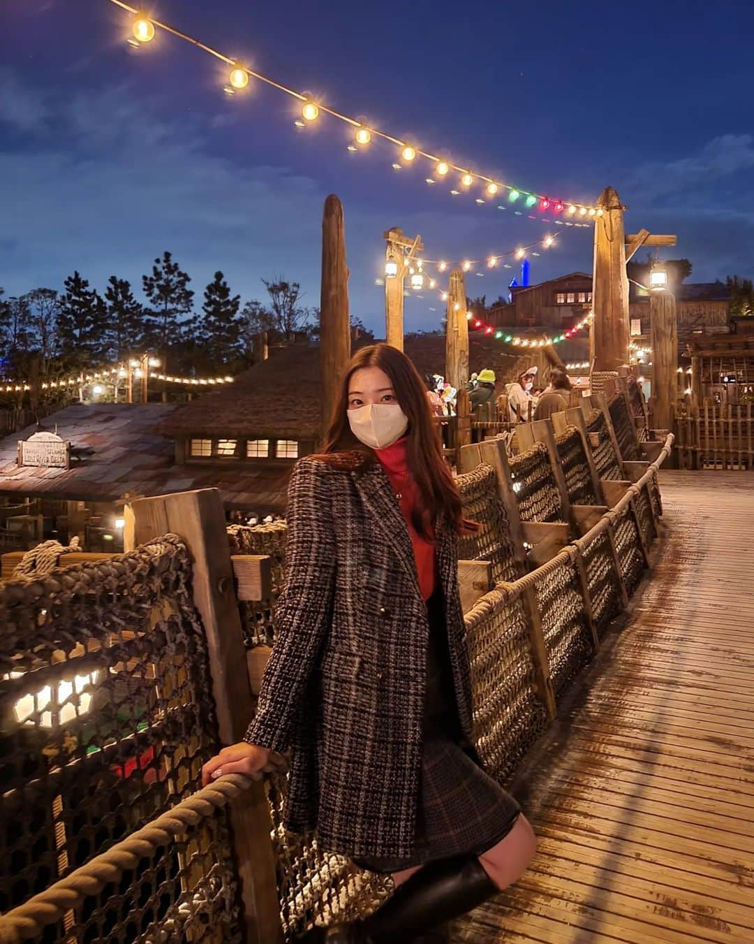 足立梨花さんのインスタグラム写真 - (足立梨花Instagram)「夜景は5秒で飽きるけど イルミネーションは好き🫣💓」11月17日 15時57分 - adacchee