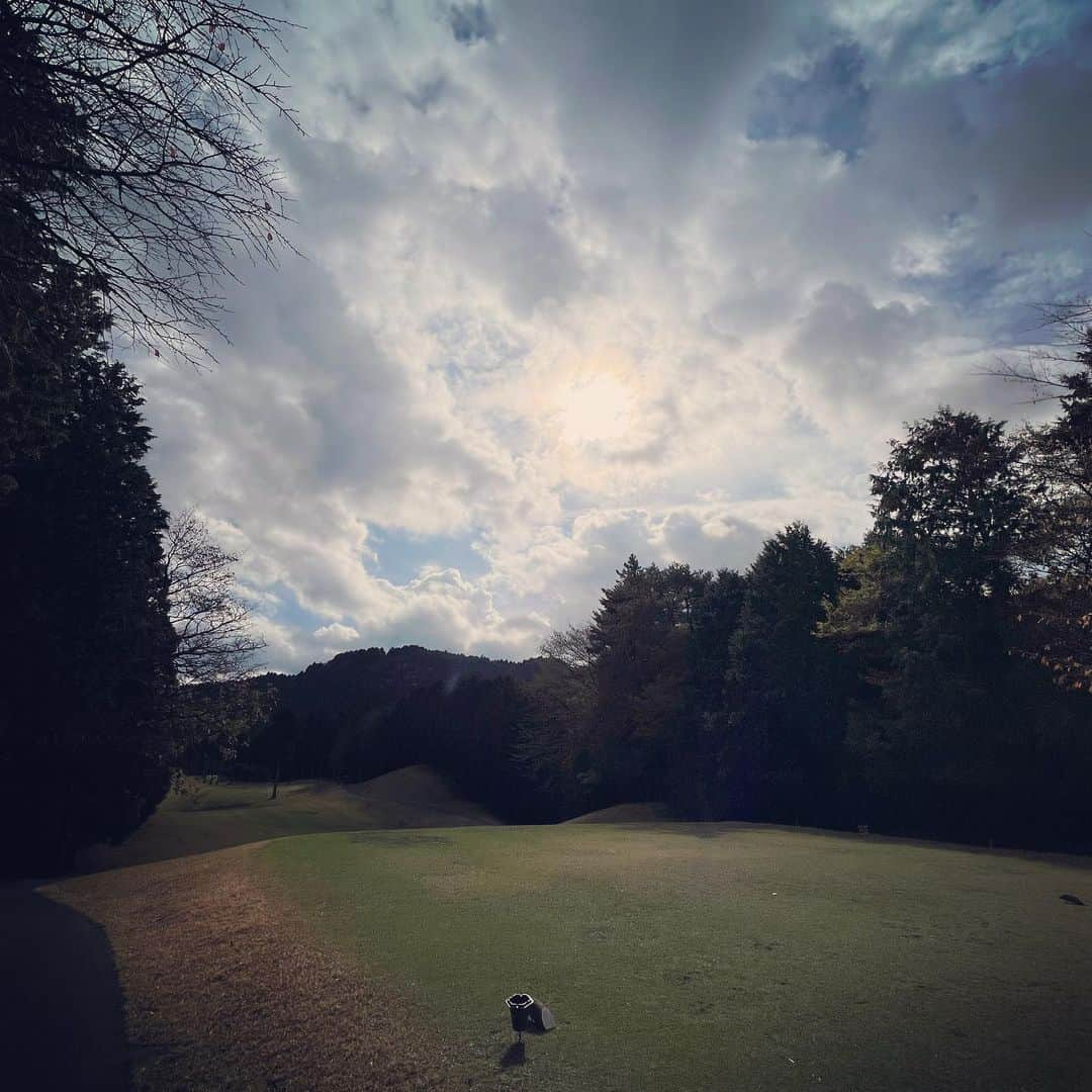 梅宮アンナさんのインスタグラム写真 - (梅宮アンナInstagram)「@yugashimagolfclub へ行って参りました⛳️⛳️⛳️⛳️⛳️  前乗りして、  朝一番の7時31分スタート✨⛳️⛳️  @yuumikoga さんと  練習ゴルフ⛳️  東京から車で２時間半  一泊して、美味しいご飯と温泉♨️  全国旅行支援を利用して⛳️✨⛳️✨  利用方法は、本人確認、  ワクチン接種3回証明書が必要になります✨  来年はanna cup  再開〜⛳️⛳️⛳️⛳️✨  #静岡県　 #湯ヶ島ゴルフクラブホテルリゾート  #全国旅行支援  #ゴルフ」11月17日 17時58分 - annaumemiya