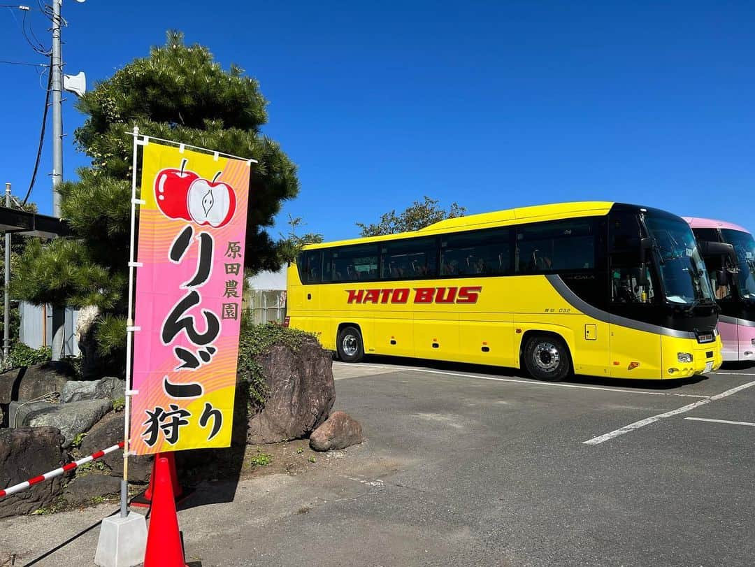 山本里菜さんのインスタグラム写真 - (山本里菜Instagram)「. 明日のラヴィット🐰❤️  「新企画・太田近藤夫妻が行く！夢のあるある日帰り格安バスツアー🚌」  この秋おすすめのバスツアーですっ🌾♨️  進行を務めながらとっても楽しんじゃいました😆💘バスでの移動中も楽しかったなぁー！！！  ぜひご覧ください♪  #ラヴィット」11月17日 18時17分 - rinayamamoto_0622