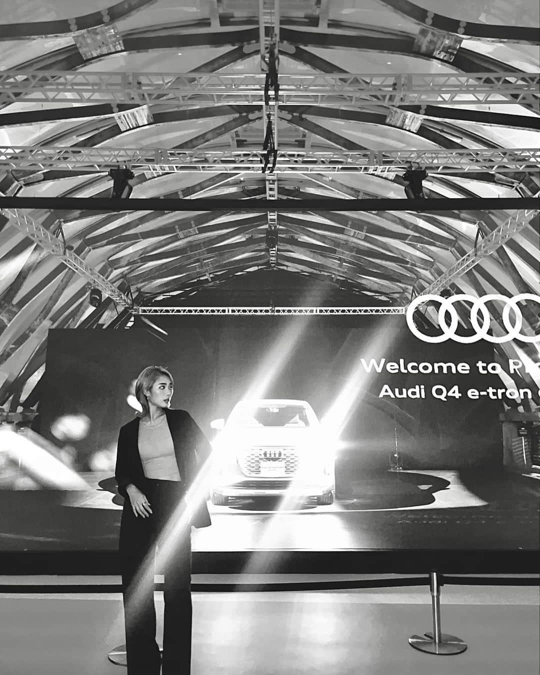 RiRiさんのインスタグラム写真 - (RiRiInstagram)「Audi @audijapan  初のコンパクト電動SUVの レセプションパーティーに行ってきました🌿  2022年秋から発売を開始する「Q4 e-tron」。  Audi Q4 e-tronの進化の中に入り込み、 "4" ChapterでLiving Progressの 一部になれる未来体験ができる サステイナブルな環境に配慮したイベントで、 近未来と自然とが融合されていて楽しかったです🤍  試乗もさせて頂いて、 ガタガタもなくスイスイなめらかに 走行するAudiの電動SUVに驚きでした😳✨  #AudiQ4etron #進化をカタチにする」11月17日 21時16分 - _ri420