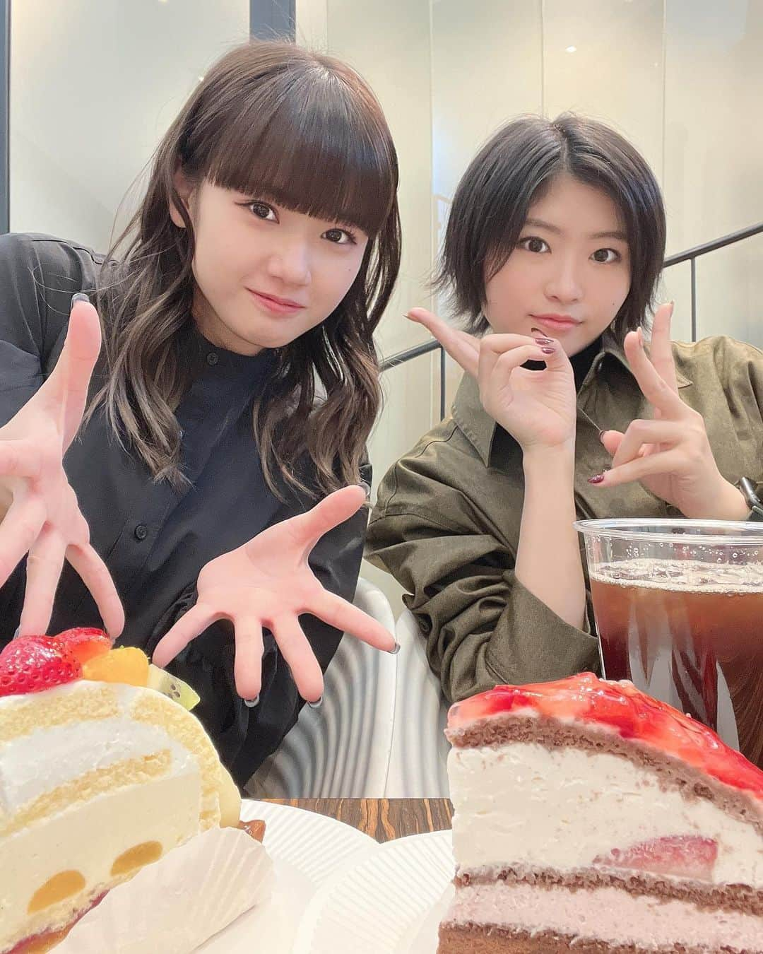 横山玲奈さんのインスタグラム写真 - (横山玲奈Instagram)「☕️ . . 13期とケーキ🎂  「Happy birthday to Me！」 MV観てね〜🤭 . . . #加賀楓 #横山玲奈 #13期」11月17日 22時14分 - reina_yokoyama.official