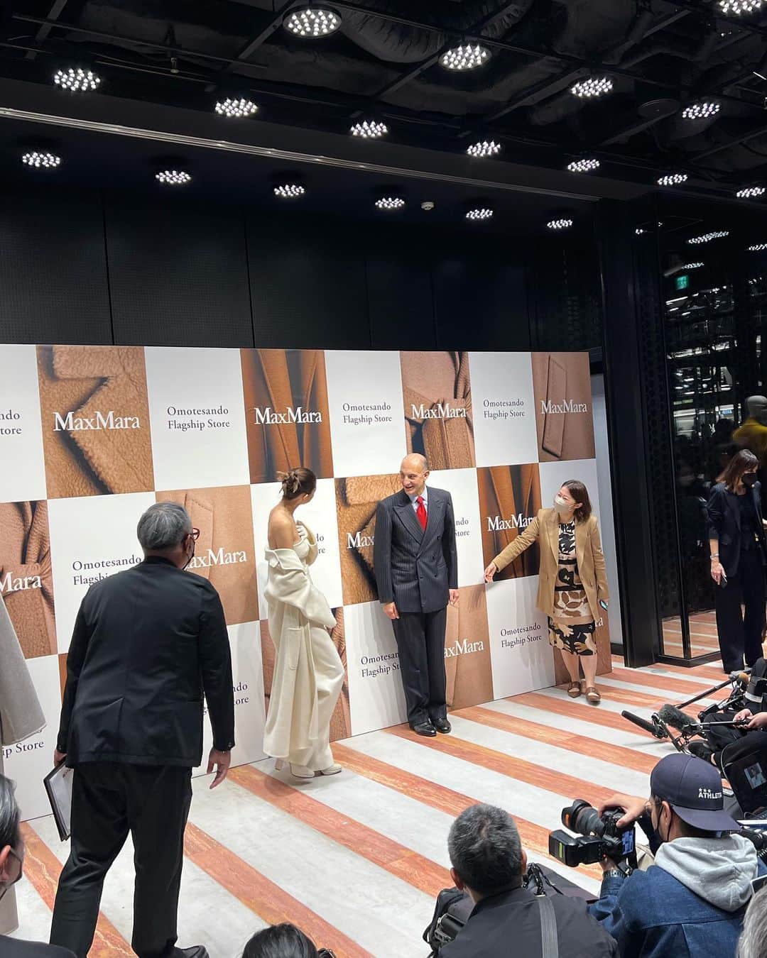 森星さんのインスタグラム写真 - (森星Instagram)「Congratulations @MaxMara for the new Omotesando flagship store opening 🤍🤍 #MaxMara」11月18日 7時14分 - hikari