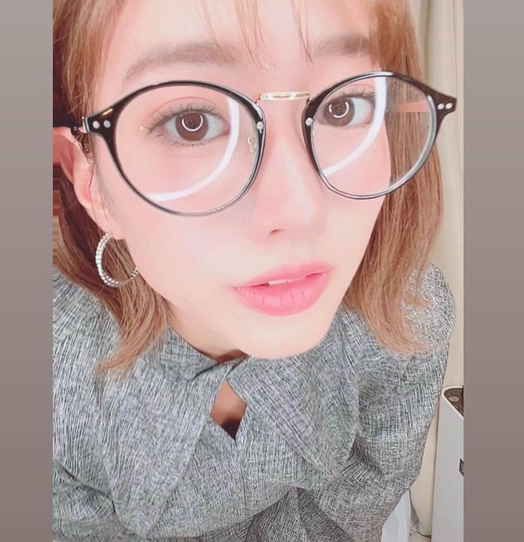 大貫彩香さんのインスタグラム写真 - (大貫彩香Instagram)「メガネ👓  #珍しく　  #下書きが消えて悲しい人　 #がんばれわたし」11月18日 16時53分 - sayaka_oonuki