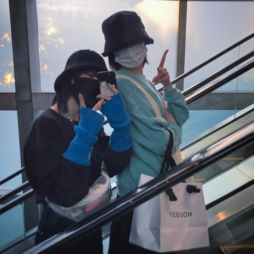 三田麻央さんのインスタグラム写真 - (三田麻央Instagram)「ヨ😁✌️」11月18日 17時29分 - kyunmao_m99
