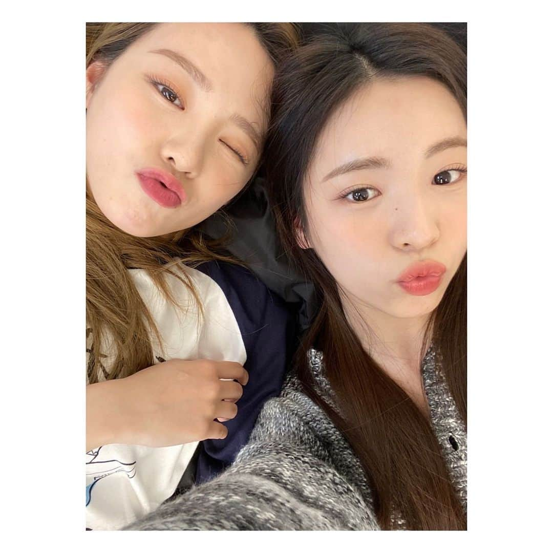 NiziUさんのインスタグラム写真 - (NiziUInstagram)「🐥🦢♡♡ . . . #niziu  #maya  #rio  #リオマヤです #いぇーーい」11月18日 21時33分 - niziu_artist_official