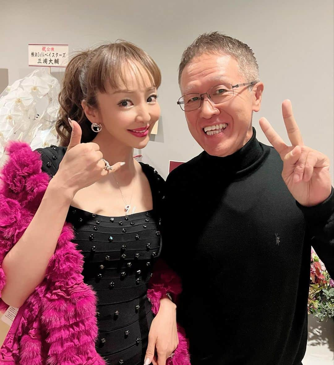 神田うのさんのインスタグラム写真 - (神田うのInstagram)「ピーさん💕ことピーター池畑慎之介さん💕のLIVEに伺って参りました😊  出会った時は40代だったピーさん💕も古希を迎えられ、益々パワフルです🤣  女性の声から、低く深い男性の声まで自由に操り、歌声の音域や音色を美しく表現されてらっしゃり感動致しました😍  メドレーでの憲ちゃん💕の『お金をちょうだい』も最高でした🤣❤️  ピーさん💕はMCトークも面白過ぎて🤣私達オーディエンスを楽しませてくれる素晴らしいエンターテイナーです😍  今後の益々のご活躍を期待しています❤️  井上公造さん💕やちゃこちゃん💕こと萬田久子さん💕にも久々にお目にかかれて嬉しかったです☺️  @oziba1952  @inouekozo39  @hisako.manda_official   #ピーター さん#池畑慎之介 さん#コットンクラブ#コットンクラブ東京#井上公造 さん#萬田久子 さん#神田うの#unokanda」11月18日 21時57分 - unokandaofficial