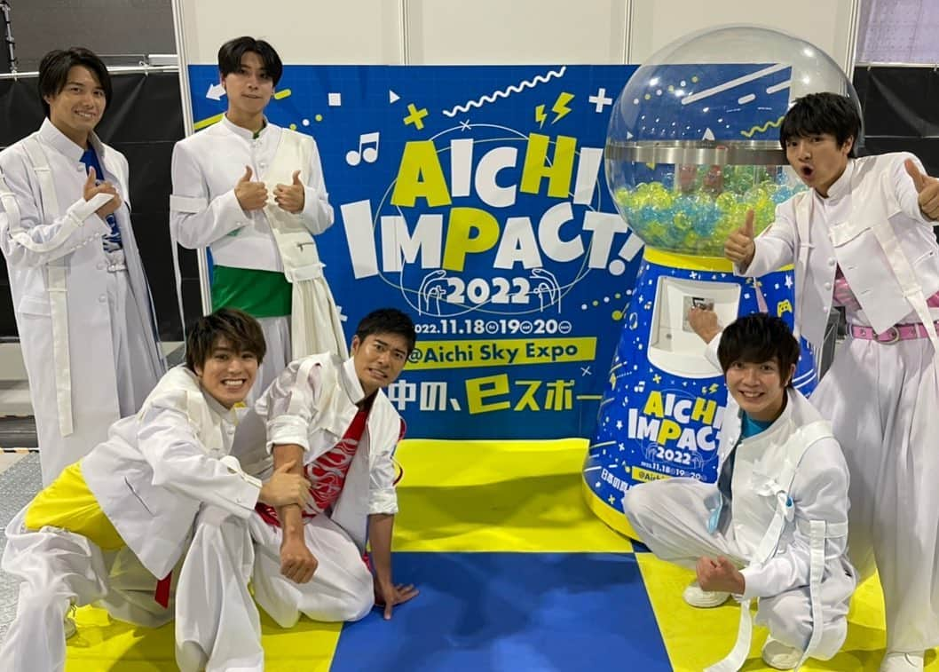 BOYS AND MENさんのインスタグラム写真 - (BOYS AND MENInstagram)「本日‼️  『AICHI IMPACT!2022』にて 2022年12月21日発売『超FINE!!!』 そして 🔥BOYS AND MENスペシャルステージ🔥 お越しくださりありがとうございました🎤✨✨ 明日も明後日もAICHI IMPACT!2022あります！！ ボイメンからは吉原雅斗が出演するのでお楽しみに💚 明日はインパルス板倉俊之さん、ロバート山本博さん、ボイメン吉原雅斗異色のAPEXトリオバトルです🌟  また明日、HMV＆BOOKS SHINSAIBASHIにて 2022年12月21日 『超FINE!!!』リリースイベント😎❤️‍🔥 田村侑久、辻本達規、本田剛文、勇翔、平松賢人の5人です🤵🏻 ⚔️  お楽しみに！！！！ #ボイメン  #aichiimpact2022  #アイチインパクト2022  #アイパク  #インパルス  #板倉俊之  #ロバート  #山本博  #apex  #live」11月18日 22時27分 - boysandmen_official