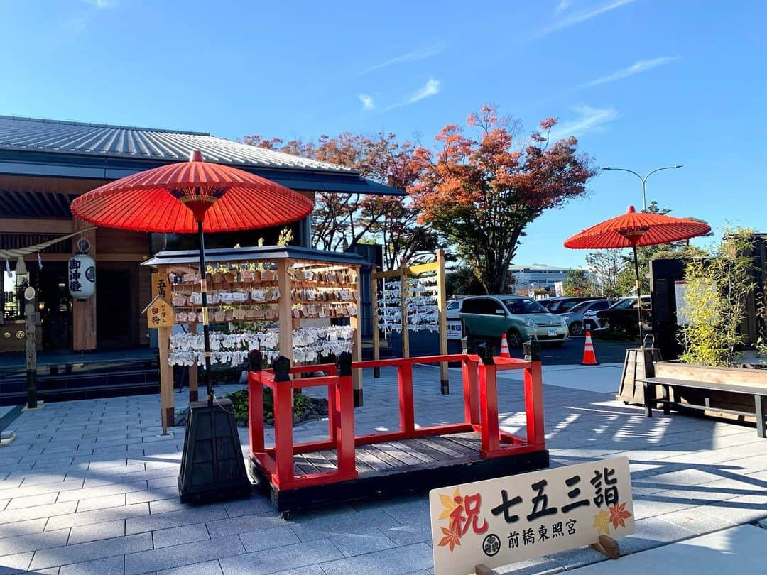 久保井朝美さんのインスタグラム写真 - (久保井朝美Instagram)「👘㊗️ 先々週の前橋東照宮⛩  七五三フォトスポットと 美しい巻雲が見られました✨  明日19日は大安なので 七五三のお宮参りに 行かれる方もいるのでは？  みなさん 良い週末を☺️❤️  #前橋東照宮 #徳川家康公 #七五三詣 #11月19日 #大安 #久保井朝美 #歴女 #気象予報士 #防災士 #巻雲 #秋の雲 #秋の空が好き #天高く馬肥ゆる秋」11月18日 23時15分 - asami_k920