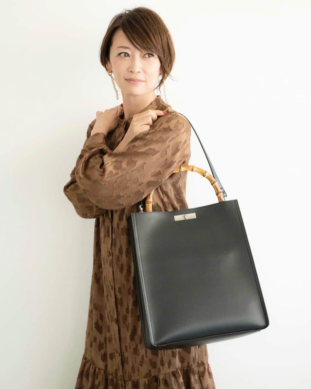 辺見えみりさんのインスタグラム写真 - (辺見えみりInstagram)「明日11月19日 16：00〜18：00 @shopch.jp  オリジナルブランド 「cincuenta closet」 初めての2時間放送です😌 made in Japanのワンピースや、3wayで使えるパールアクセサリー、バッグ…たくさん素敵なものがあります。 ぜひお時間合う方、ご覧ください☆  #シンクエンタクローゼット  #cincuentacloset #ショップチャンネル」11月18日 23時53分 - emiri_hemmi