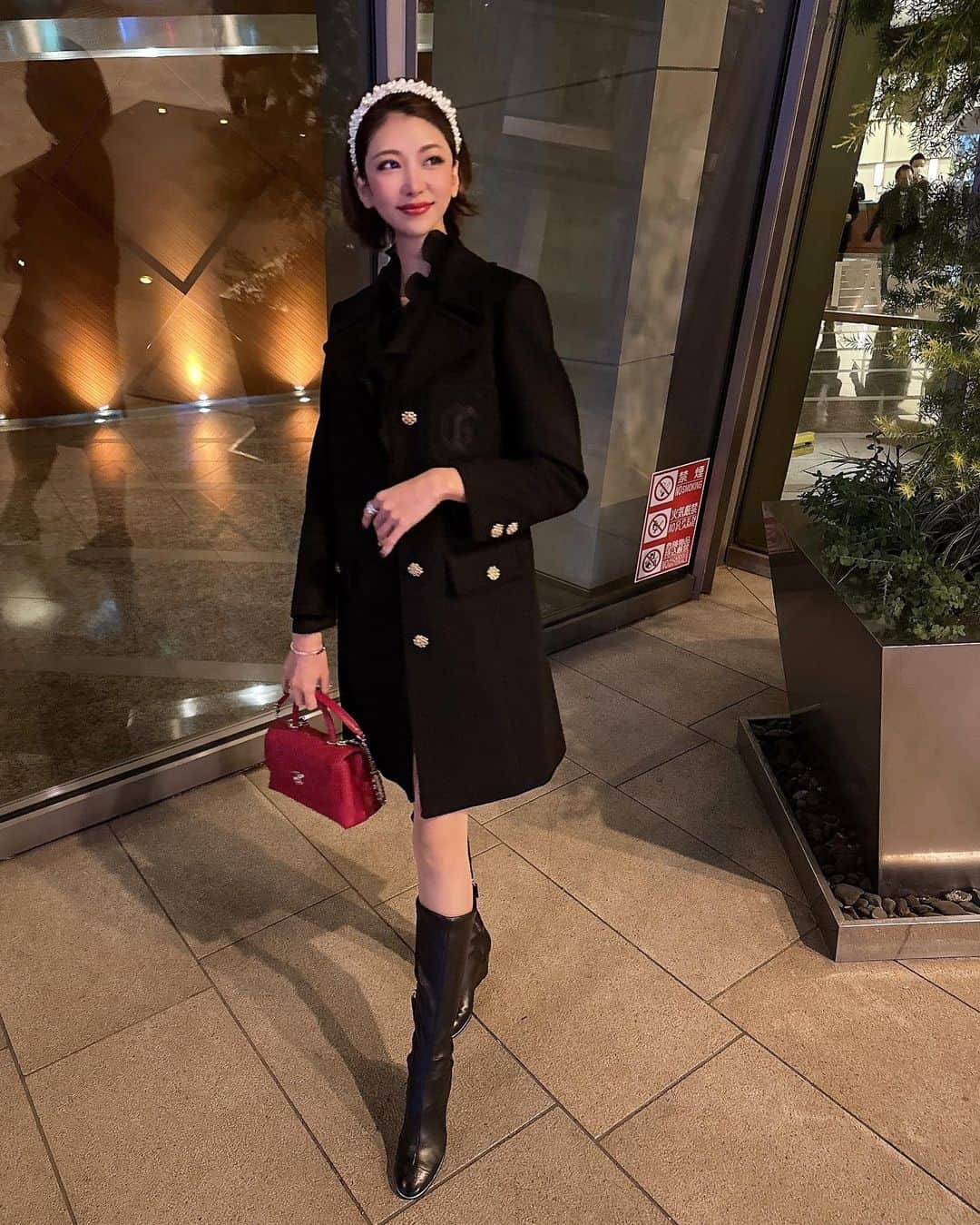 坂井雪乃さんのインスタグラム写真 - (坂井雪乃Instagram)「elegant fashion👗👜👠❤️  お気に入りのブーツと新しいココハンドル、ココクラッシュも合わせてCHANEL多めのコーデ🖤🤍  #ココハンドル  #ココクラッシュ #CHANEL #シャネル #コーデ #コーディネート  #outfit」11月19日 15時15分 - yukino_sakai