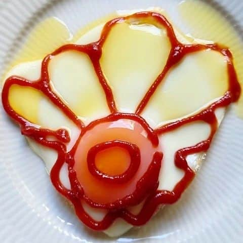 大地真央さんのインスタグラム写真 - (大地真央Instagram)「目玉焼きオリジナルアートに 🌹中島ハルコ🌹登場‼️ なぜ恐竜なのかは今夜の｢最高のオバハン中島ハルコ」をご覧ください❣️  では、🥚目玉焼きオリジナルアート🎨10連続‼️  🍳🍳🍳🍳🍳🍳🍳🍳🍳🍳 ・恐竜界の🌹中島ハルコ🌹 ・世界一高齢のモデルです💃はい！ ・花の妖精なの〜🧚 ・イヤー💧それは…困ったな〜 ・間もなくジーニーが現れます🫖 ・ペカソ🎨わたしメキシコからやってきました！ ・リボン🎀リボン🎀あれれ… ・ペカソ🎨まだ眠い🥱 ・ 線が細い控えめなシェフ👩‍🍳 ・赤ちゃんのよだれかけ🐥  #目玉焼きオリジナルアート 🍳 #朝食  #目玉焼き 🍳 #ケチャップ🍅 #亜麻仁オイル #卵 🥚×2 #卵 🥚×1 #最高のオバハン中島ハルコ 🌹 #最高のオバハン#中島ハルコ #オトナの土ドラ 📺 #東海テレビ #フジテレビ系列 #毎週土曜夜11時40分 #11月19日 #第7話 #蒲郡 #笑おう #免疫力アップ #大地真央 #MAODAICHI @maodaichi_official_goods @medamayakiart」11月19日 18時30分 - daichimao_official