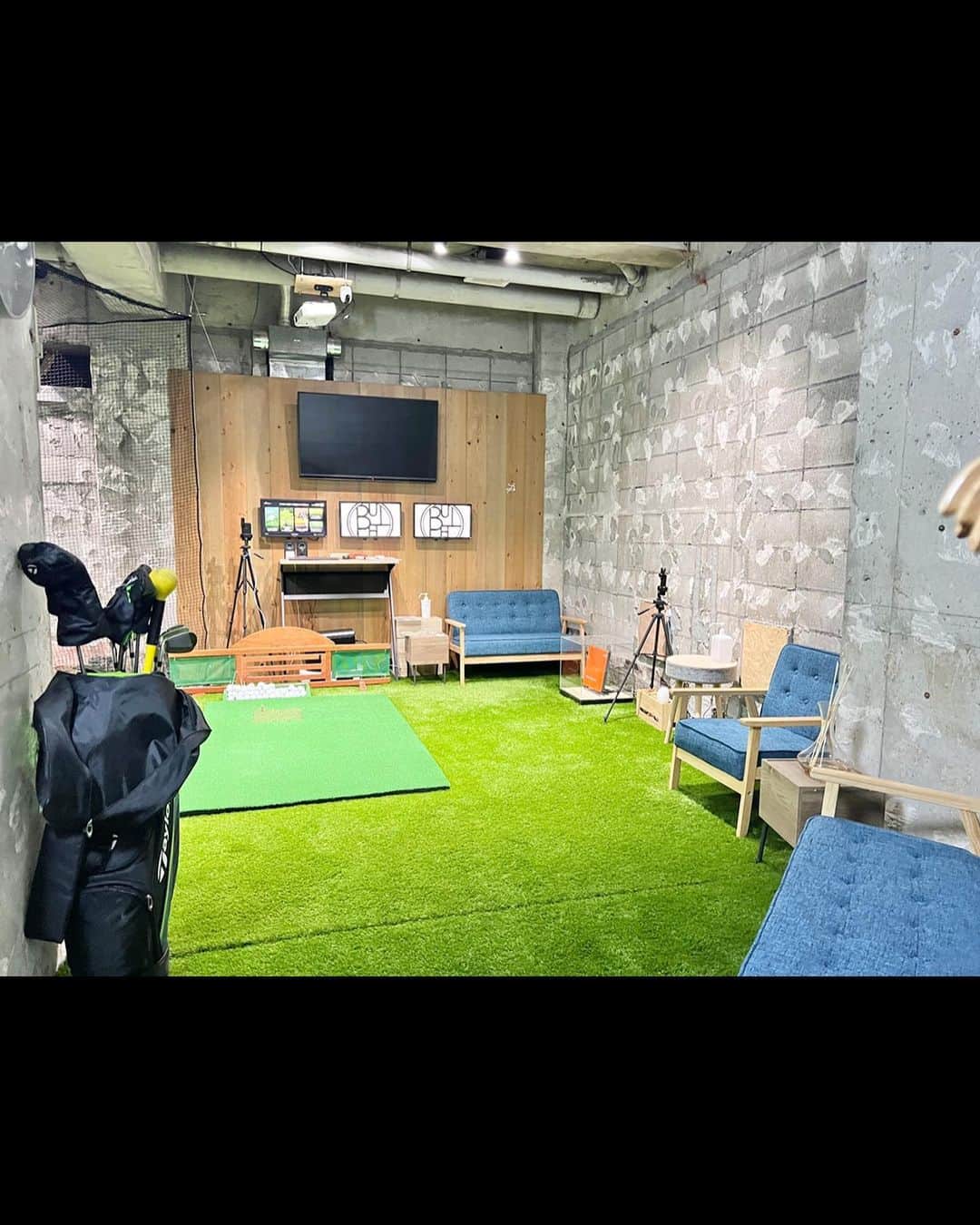 高沢奈苗さんのインスタグラム写真 - (高沢奈苗Instagram)「. @bulletgolf_tokyo  九段下店  写真じゃ伝わりにくいけど、広かった〜✨  クラブ、ぶんぶん振り回せます🏌️‍♀️ そしてここの計測器も麻布十番店に続いてトラックマン★  数字は辛めだったけど、モニターもたくさん映し出されて練習には快適空間✨😎  .  クーポンコード 778  入れると入会金無料になるので、九段下付近にお住まいの方、職場が違い方、練習場を検討されている方、ぜひご利用ください☺️🌸  .  .  #bulletgolf #bulletgolf九段下 #golf #バレットゴルフ #バレットゴルフ九段下 #トラックマン完備 #24時間無人営業 #会員制シミュレーションゴルフ #個室ゴルフ練習 #ゴルフ女子 #ゴルフ男子 #ゴルフ好き」11月19日 18時46分 - nanaetakasawa