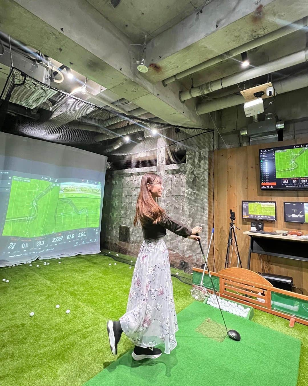 高沢奈苗さんのインスタグラム写真 - (高沢奈苗Instagram)「. @bulletgolf_tokyo  九段下店  写真じゃ伝わりにくいけど、広かった〜✨  クラブ、ぶんぶん振り回せます🏌️‍♀️ そしてここの計測器も麻布十番店に続いてトラックマン★  数字は辛めだったけど、モニターもたくさん映し出されて練習には快適空間✨😎  .  クーポンコード 778  入れると入会金無料になるので、九段下付近にお住まいの方、職場が違い方、練習場を検討されている方、ぜひご利用ください☺️🌸  .  .  #bulletgolf #bulletgolf九段下 #golf #バレットゴルフ #バレットゴルフ九段下 #トラックマン完備 #24時間無人営業 #会員制シミュレーションゴルフ #個室ゴルフ練習 #ゴルフ女子 #ゴルフ男子 #ゴルフ好き」11月19日 18時46分 - nanaetakasawa