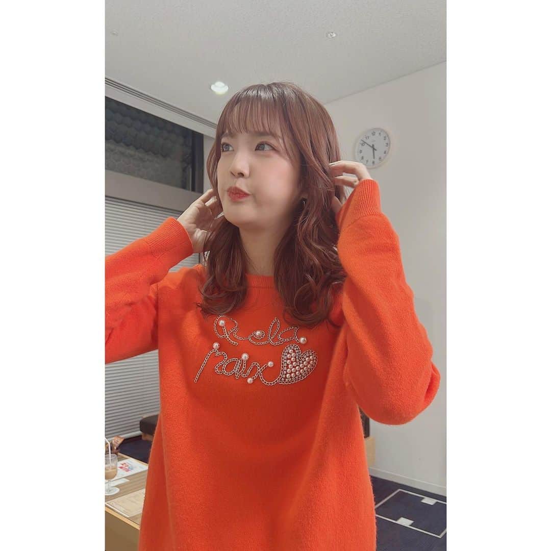 久代萌美さんのインスタグラム写真 - (久代萌美Instagram)「☺︎ あっ、今日土曜日だ ネタバレMTGでした (過去形)  東京では見られないので、見た方感想教えてください📺  衣装でニットを着る季節がやってきました🧶  #よみうりてれび」11月19日 18時47分 - kushiro_moemi