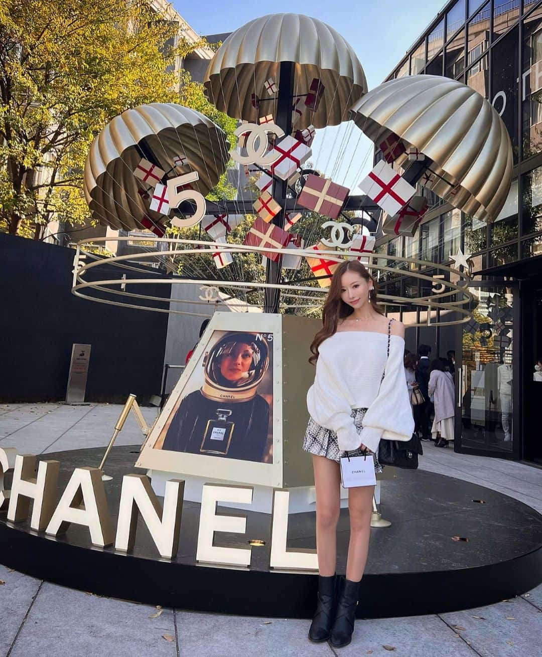 小松崎真理さんのインスタグラム写真 - (小松崎真理Instagram)「CHANEL♡ holiday Special event♡ ・ ・ ・ ・ コーデ♡ @shein_japan  ・ クーポンコード：SGFmari ・ 🎈12/31まで、セールキャンペーンの特別クーポンです。 セールの割引からさらにお買い上げ金額1～5,999円までは15%OFF、6000円以上は20%OFFになります。 ・ #表参道#原宿#シャネル#ホリデー#イベント#シャネルコスメ#ホリデーコレクション#コスメ#渋谷#化粧品#コーデ#ファッション#コーディネート#シーン#shein#shein購入品#sheinstyle #SHEINgoodfinds #SHEINblackfriday #SHEINforall」11月19日 18時52分 - xs2.mari.s2x