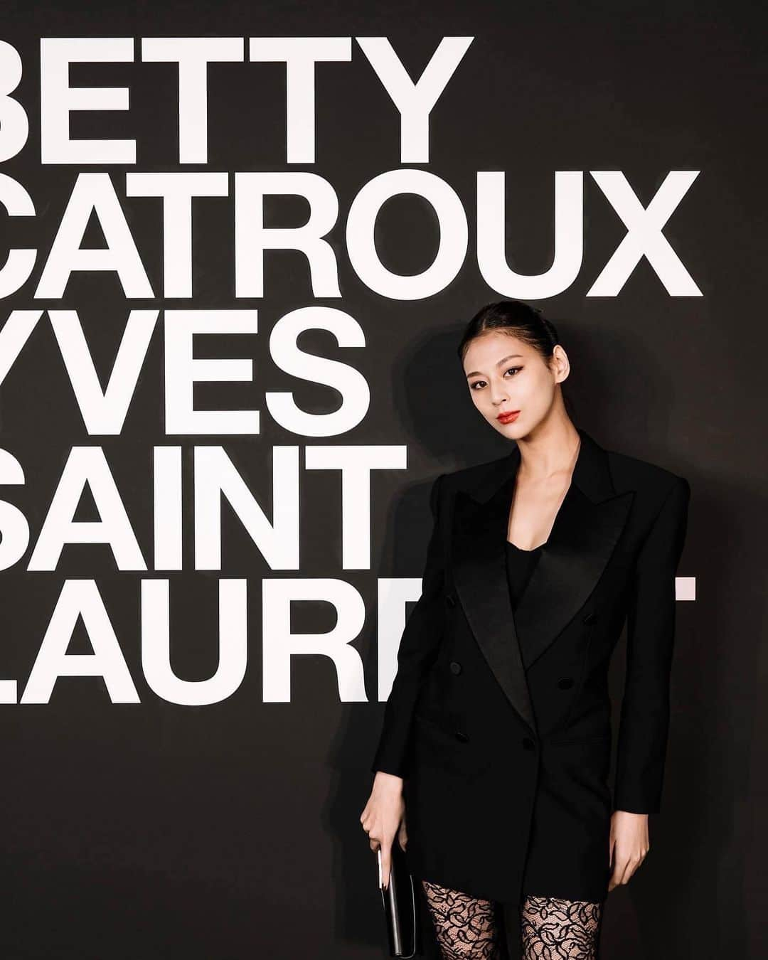 西内まりやさんのインスタグラム写真 - (西内まりやInstagram)「『BETTY CATROUX - YVES SAINT LAURENT 唯一無二の女性展』  寺田倉庫B＆C HALL E HALLにて12月11日まで開催中🪩  #サンローラン#YSL#BETTYCATROUX @ysl」11月19日 19時42分 - mariya_nishiuchi_official