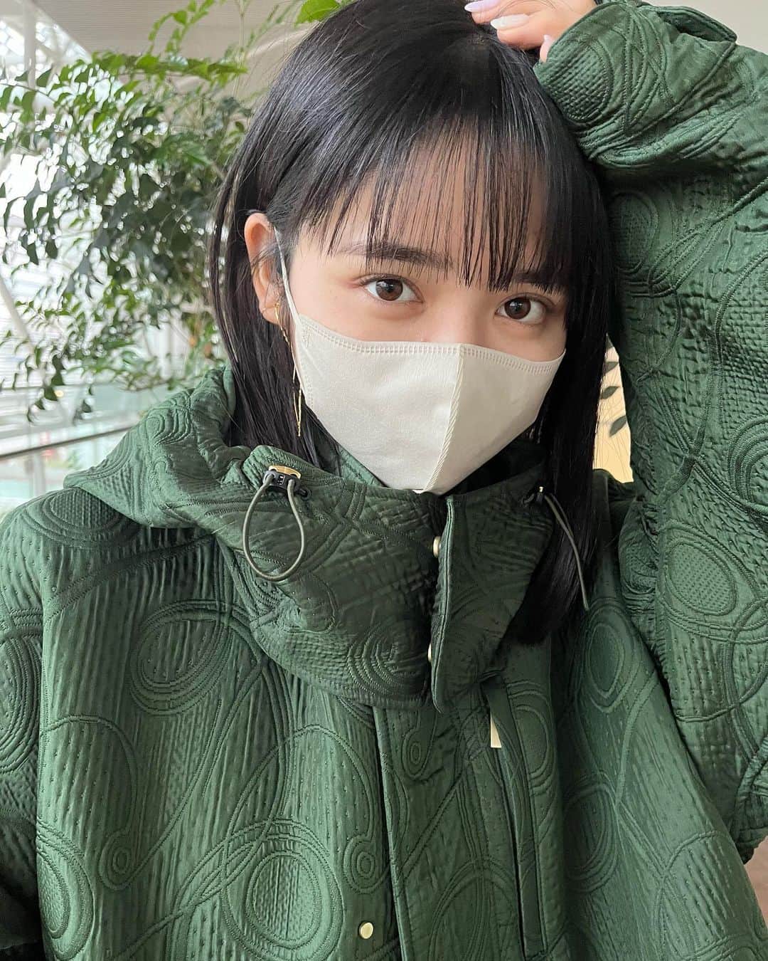 鎮西寿々歌さんのインスタグラム写真 - (鎮西寿々歌Instagram)「やっとおろした NEWKAWAIIすぎるアウター🐉 細部へのこだわりに愛着が湧きます。 ほんまにかわいい…  すっぴんマスクにお気に入りのアウターを着て出かける、つまり最高の休日✌️  #おすずの福  #mamekurogouchi」11月19日 20時47分 - tarasuzuka24