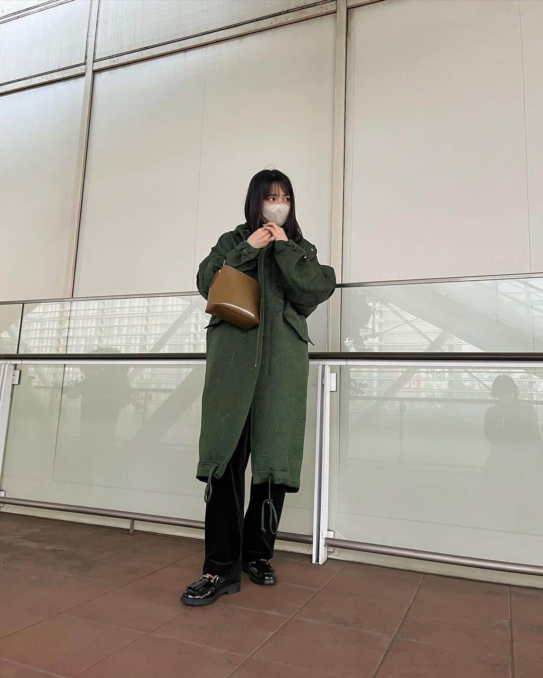 鎮西寿々歌さんのインスタグラム写真 - (鎮西寿々歌Instagram)「やっとおろした NEWKAWAIIすぎるアウター🐉 細部へのこだわりに愛着が湧きます。 ほんまにかわいい…  すっぴんマスクにお気に入りのアウターを着て出かける、つまり最高の休日✌️  #おすずの福  #mamekurogouchi」11月19日 20時47分 - tarasuzuka24