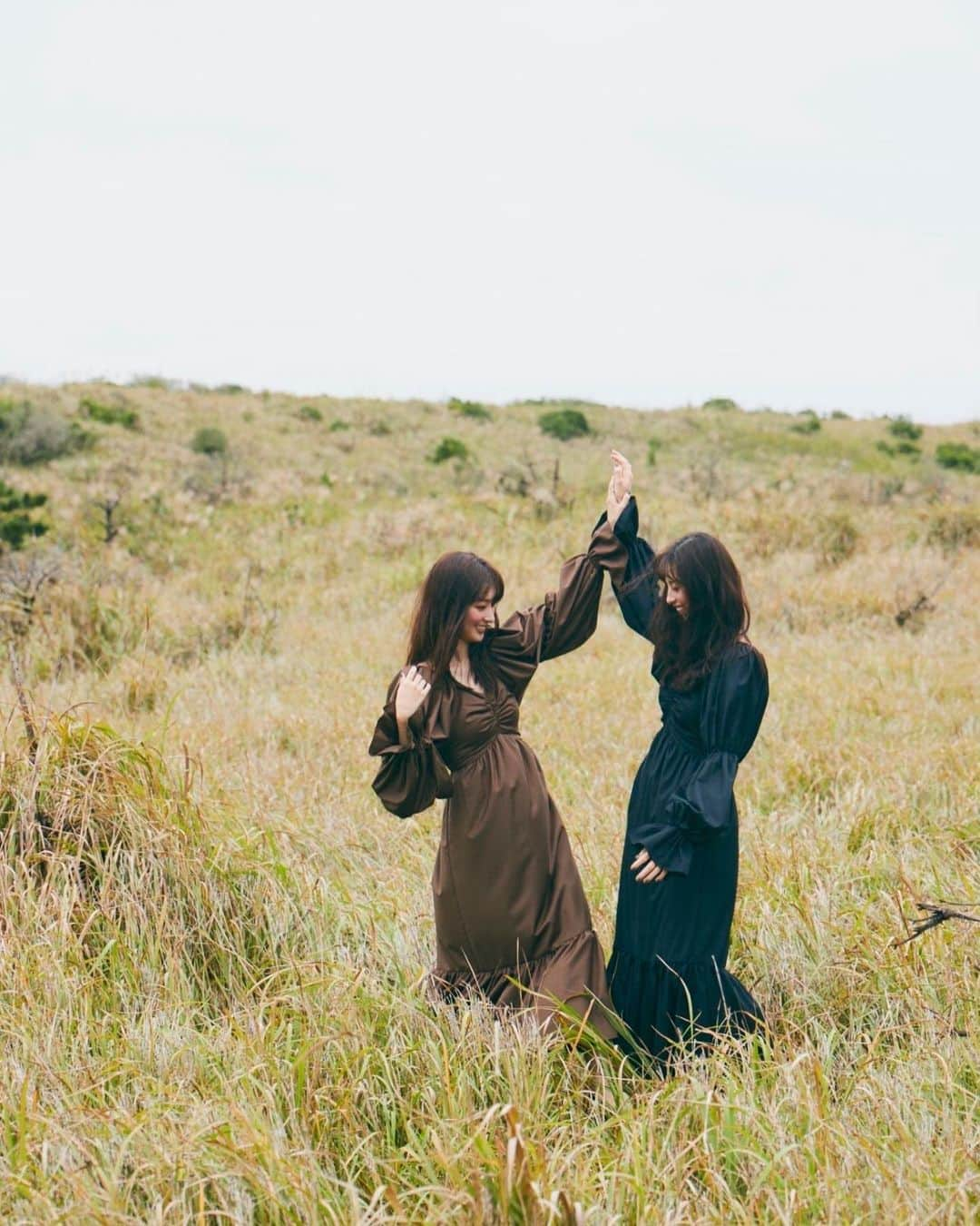 中条あやみさんのインスタグラム写真 - (中条あやみInstagram)「今月のCanCamのカバーはこの3人で🍡 というのも。。 今月号でまゆたろうが卒業なのです。。  みんなで最後どういう撮影にする？っていろいろ話をしたりして思い出に残るエモい撮影ができ、なんだかんだいつものようにはしゃぎまくり涙流すほど笑った　盛りだくさんページになってます🍡  なんだかいつも一緒に撮影してるとふざけちゃうけど　今回はまゆの卒業していく背中がちょっぴり寂しく見えたなぁ。。  でも！　明日もCanCam 40th Birthday Night vol.2があるので またみんなで楽しい思い出を作りたいなと思います！  配信もあるのでみに来てね〜🍡」11月19日 21時00分 - nakajo_ayami