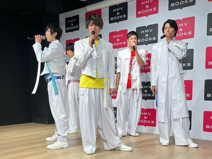 BOYS AND MENさんのインスタグラム写真 - (BOYS AND MENInstagram)「本日‼️ HMV＆BOOKS SHINSAIBASHIにて 2022年12月21日発売 『超FINE!!!』リリースイベント🎤🎶  ハプニング続出でしたが… 楽しんで頂けましたでしょうか😂🤣❓❓❗️笑笑 楽しんでいただけてたら何よりです😂‼️  明日は田村侑久、本田剛文、勇翔、平松賢人4人であべのキューズモールです🤩  また明日、18日から行われている、アイチインパクト15：00〜18：00 E×CROSS 企業ガチンコ大乱闘/PUBG MOBILEに吉原雅斗出演します🎮🔥💪 お楽しみに🥰  #ボイメン  #リリースイベント  #超fine !!! #心斎橋  #あべのキューズモール  #aichiimpact2022  #アイパク  #apex  #pubg」11月19日 21時59分 - boysandmen_official