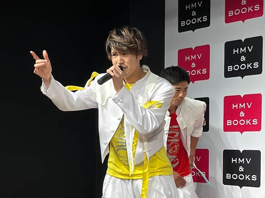 BOYS AND MENさんのインスタグラム写真 - (BOYS AND MENInstagram)「本日‼️ HMV＆BOOKS SHINSAIBASHIにて 2022年12月21日発売 『超FINE!!!』リリースイベント🎤🎶  ハプニング続出でしたが… 楽しんで頂けましたでしょうか😂🤣❓❓❗️笑笑 楽しんでいただけてたら何よりです😂‼️  明日は田村侑久、本田剛文、勇翔、平松賢人4人であべのキューズモールです🤩  また明日、18日から行われている、アイチインパクト15：00〜18：00 E×CROSS 企業ガチンコ大乱闘/PUBG MOBILEに吉原雅斗出演します🎮🔥💪 お楽しみに🥰  #ボイメン  #リリースイベント  #超fine !!! #心斎橋  #あべのキューズモール  #aichiimpact2022  #アイパク  #apex  #pubg」11月19日 21時59分 - boysandmen_official