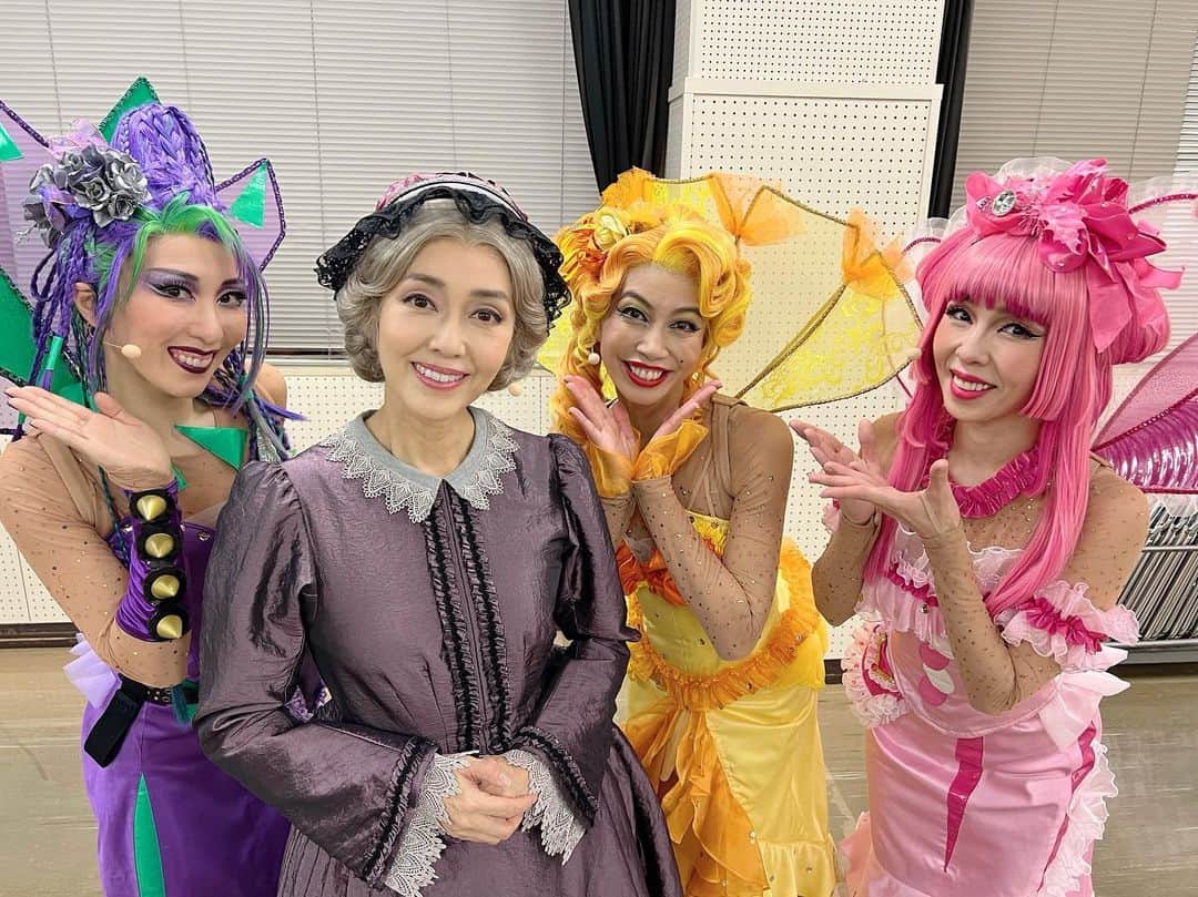 早見優さんのインスタグラム写真 - (早見優Instagram)「With the beautiful past, present, and future Spirit Fairies! We will be performing in Kurashiki, Okayama tonight!  美しい現在、過去、未来の精霊たちと。 今夜は岡山県倉敷市にて公演があります❣️  #クリスマスキャロル全国ツアー2022  #星野真衣 さん #真樹めぐみ さん #小林あゆみ さん #市川由希 さん #yuhayami #早見優」11月20日 10時26分 - yuyuhayami